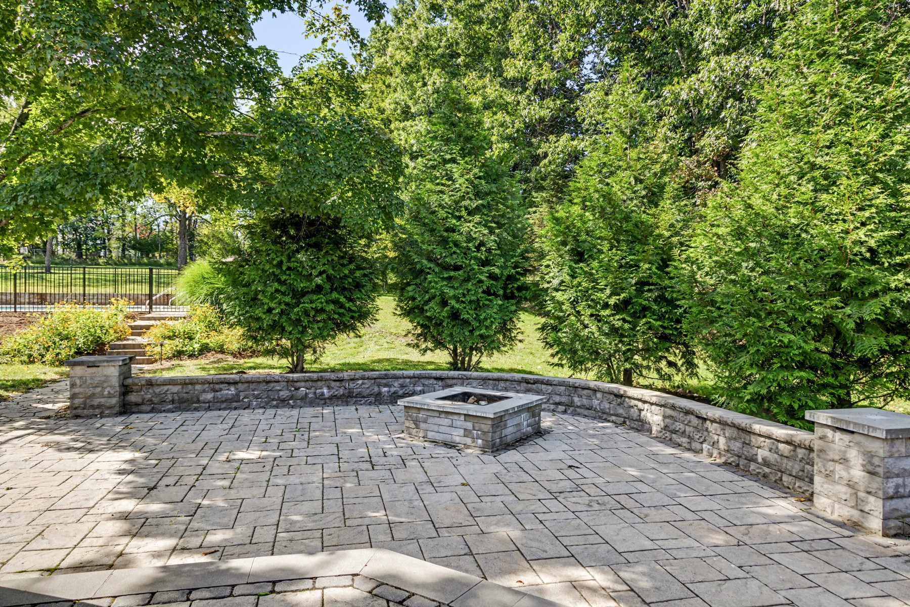  Thoughtfully Improved Ranch Home Tucked Away on 6.3 Private Acres - 物件實景