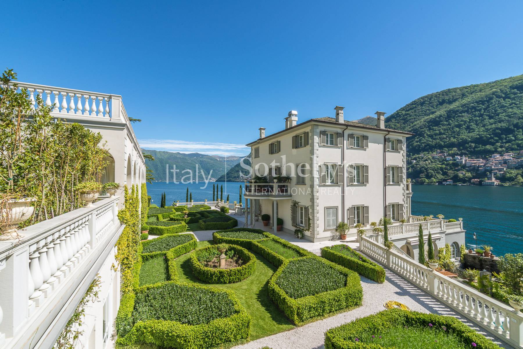  Gorgeous lakefront trophy estate - 物件實景