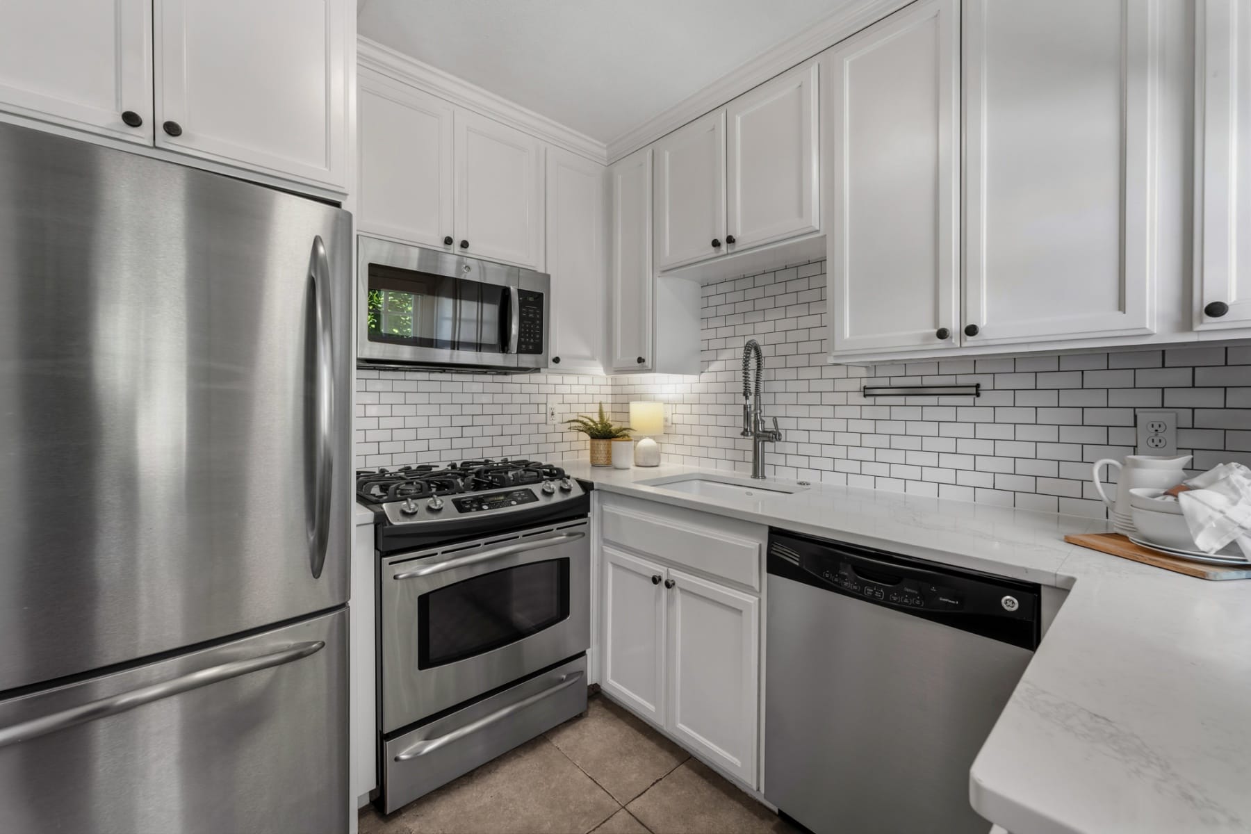  2555 NW SAVIER ST #9 Portland, OR 97210 - 物件實景