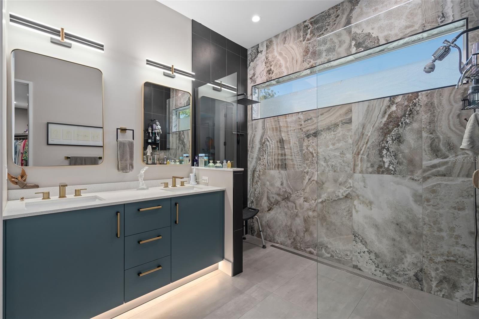 ORLANDO, Florida, 32806, United States, 4 Bedrooms Bedrooms, ,3 BathroomsBathrooms,Residential,For Sale,1978937