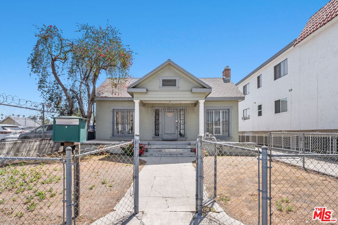 Los Angeles, California, 90004, United States, 3 Bedrooms Bedrooms, ,1 BathroomBathrooms,Residential,For Sale,1896510