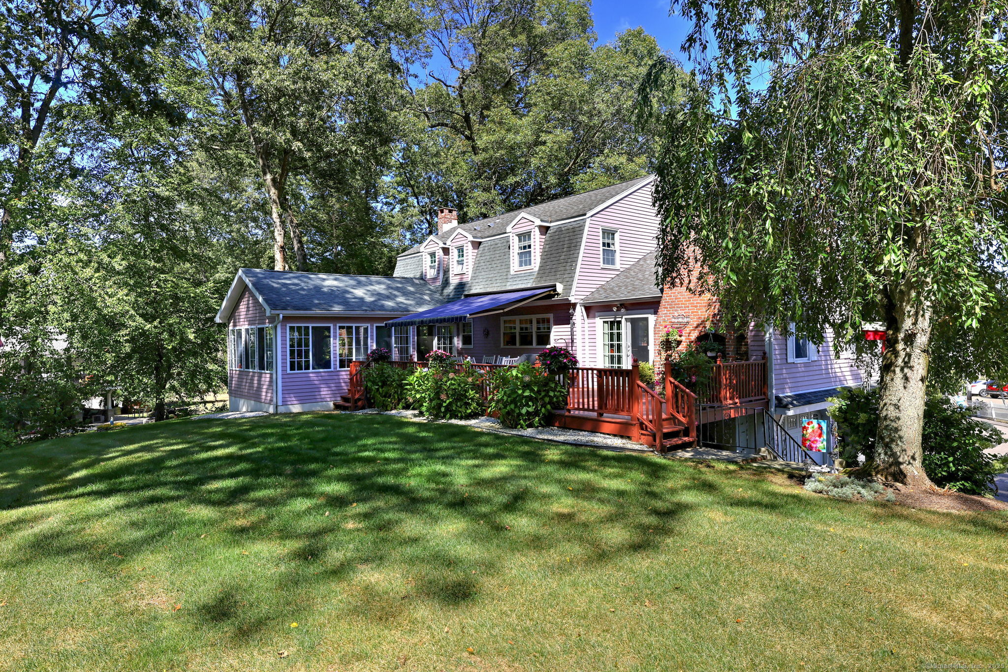 Milford, Connecticut, 06461, United States, 3 Bedrooms Bedrooms, ,3 BathroomsBathrooms,Residential,For Sale,1938642