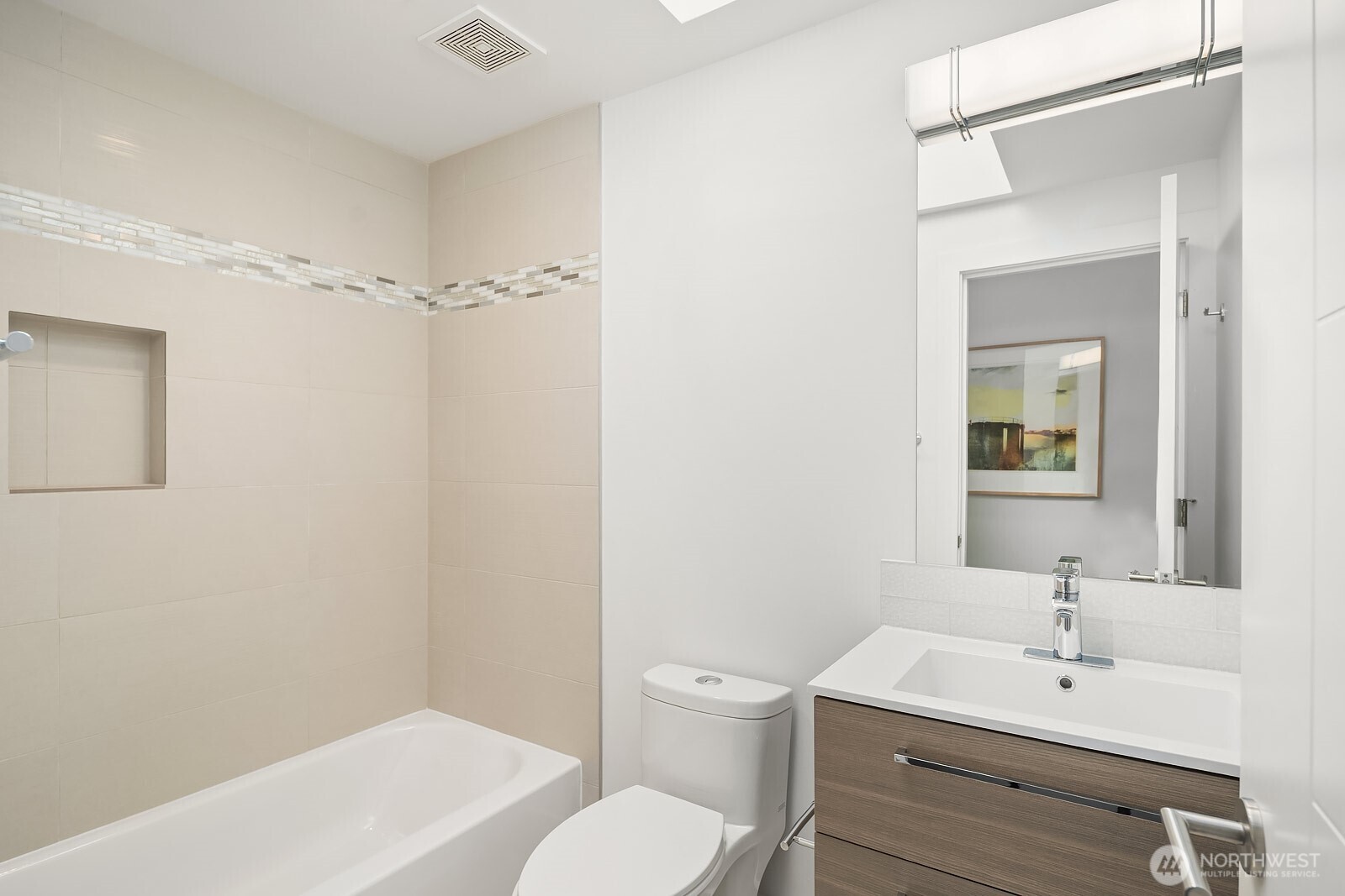 Seattle, Washington, 98125, United States, 4 Bedrooms Bedrooms, ,3 BathroomsBathrooms,Residential,For Sale,1947989