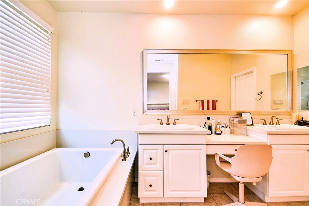 Eastvale, California, 92880, United States, 4 Bedrooms Bedrooms, ,4 BathroomsBathrooms,Residential,For Sale,1978944