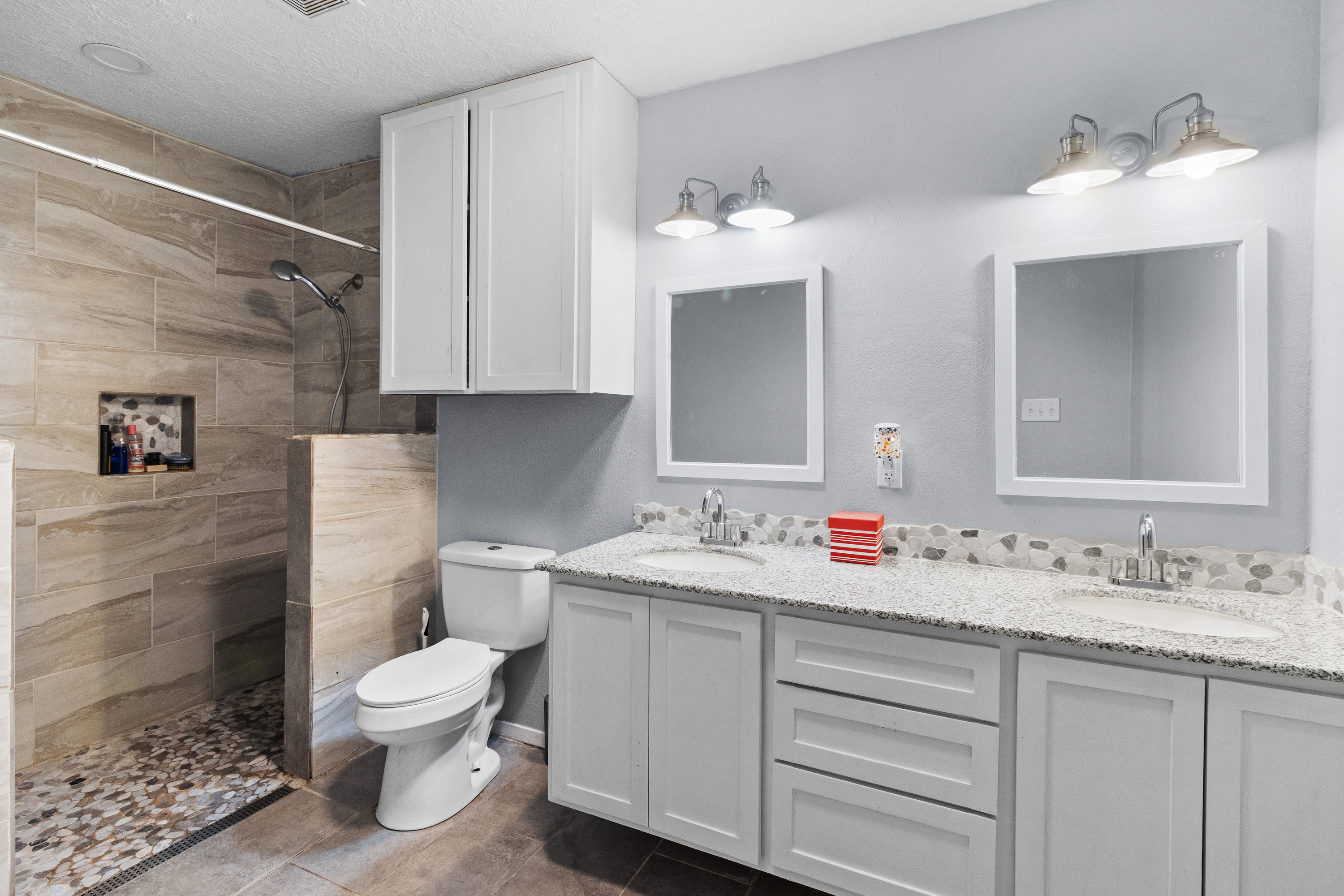 Henderson, Texas, 75652, United States, 6 Bedrooms Bedrooms, ,5 BathroomsBathrooms,Residential,For Sale,1920809