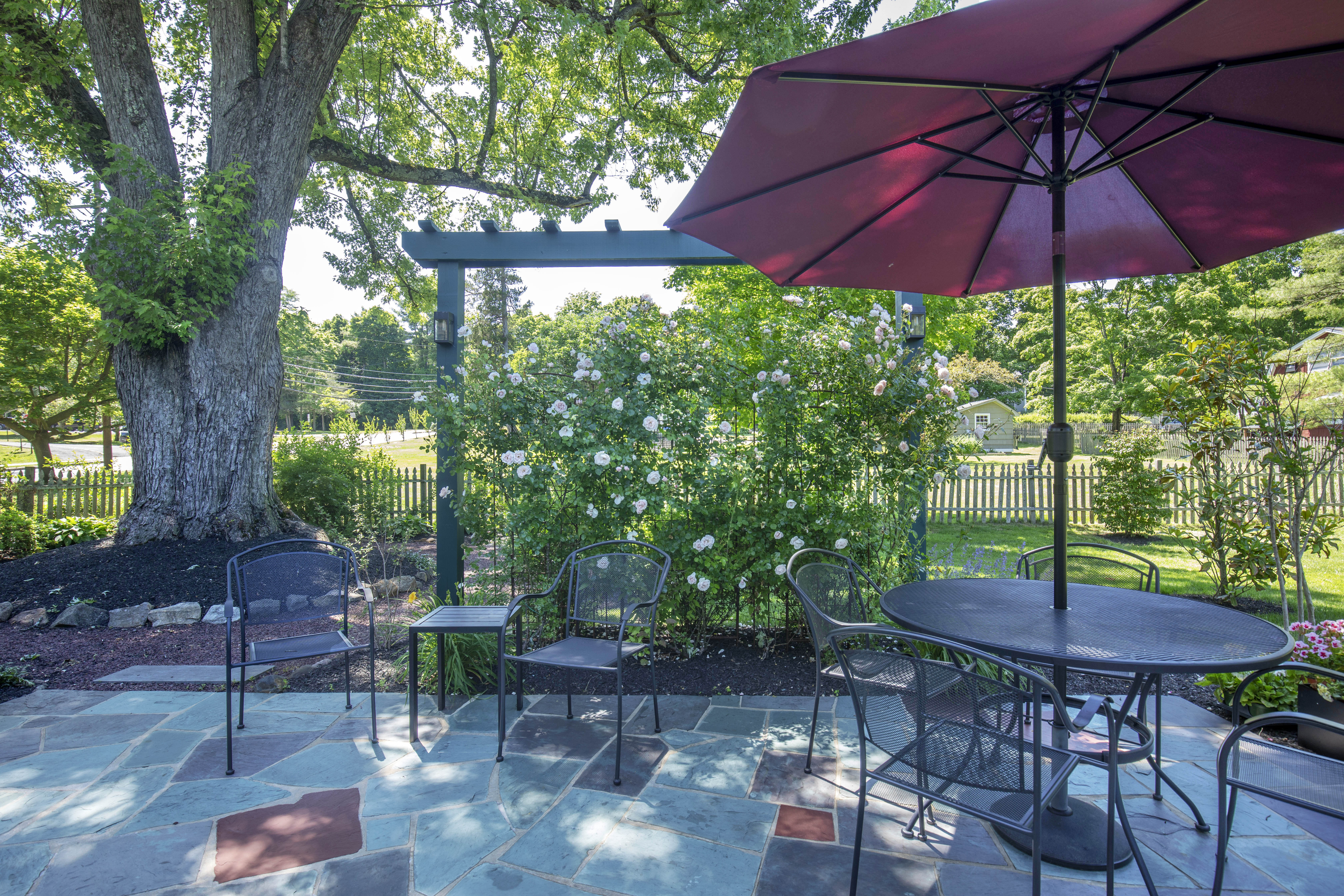  Charming Cape Cod Reflects Extraordinary Pride of Ownership - 物件實景