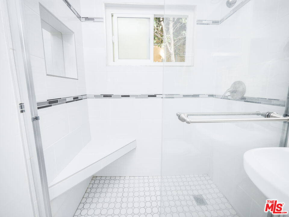 Los Angeles, California, 90066, United States, 4 Bedrooms Bedrooms, ,Residential,For Sale,1705124