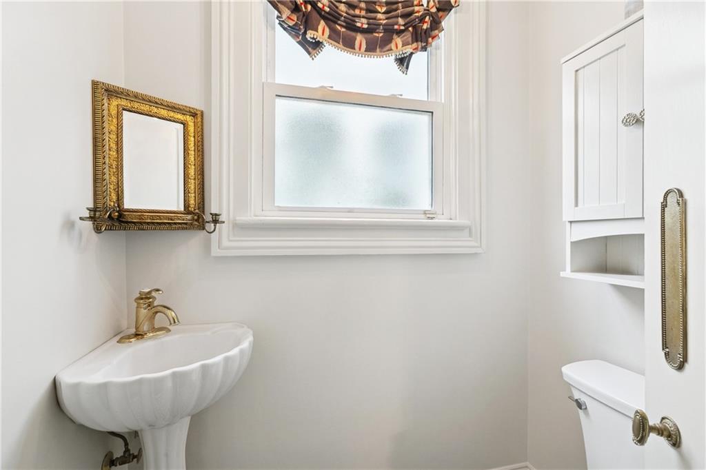 New Orleans, Louisiana, 70115, United States, 3 Bedrooms Bedrooms, ,5 BathroomsBathrooms,Residential,For Sale,2001784