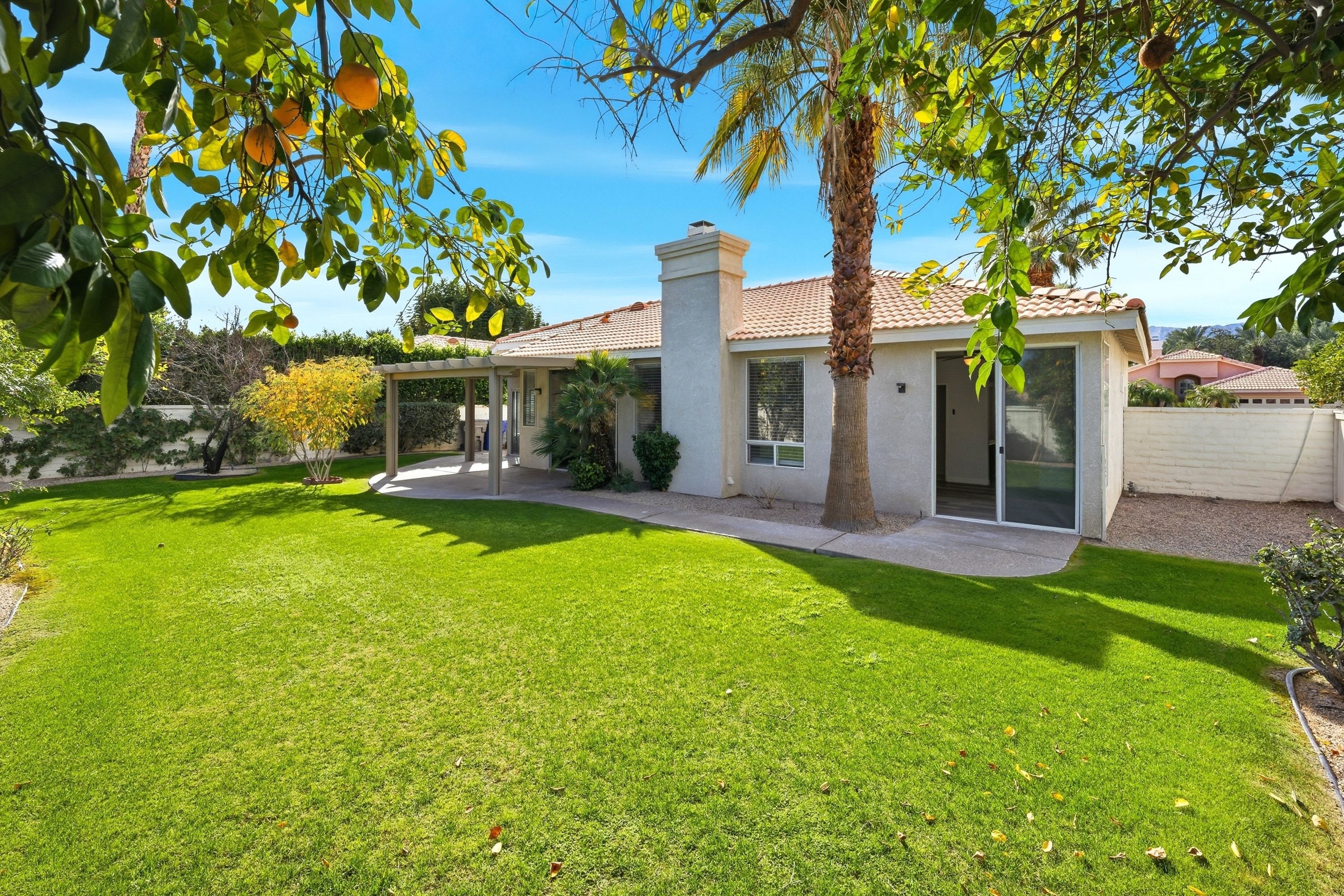  Coveted Merano Landscaped Oasis - 物件實景