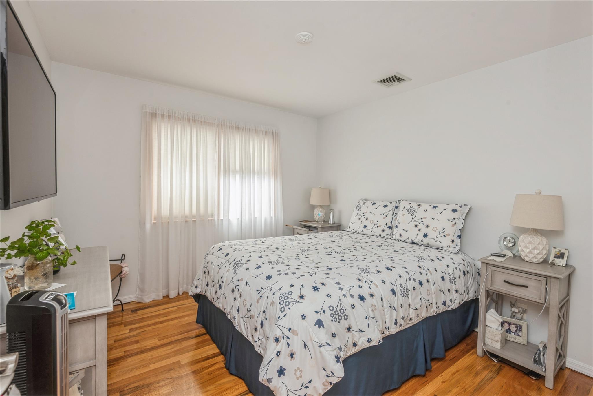Bayville, New York, 11709, United States, 7 Bedrooms Bedrooms, ,4 BathroomsBathrooms,Residential,For Sale,1908304