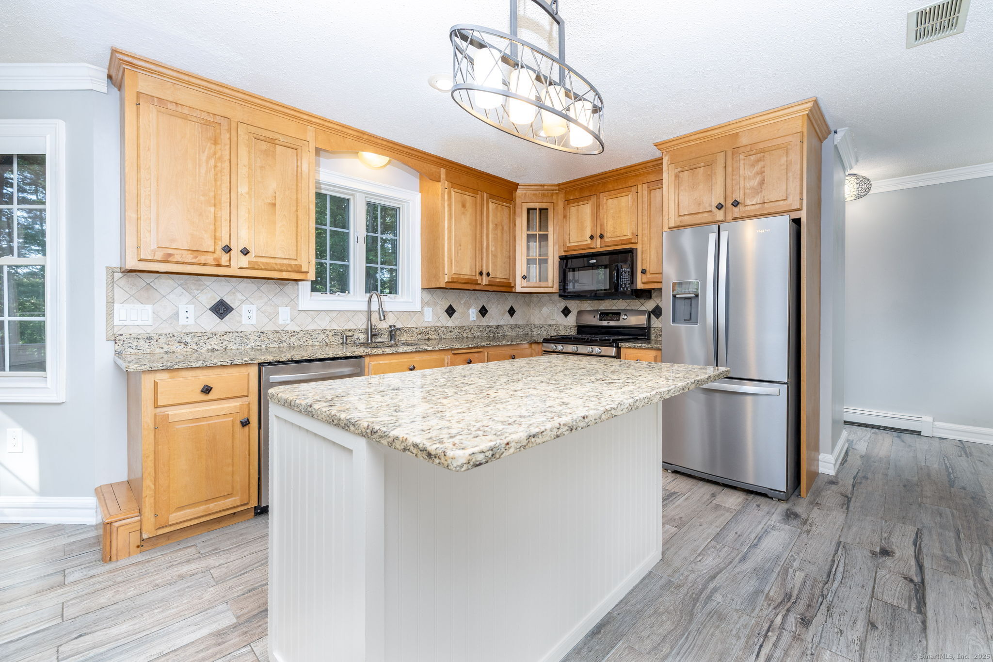 Manchester, Connecticut, 06040, United States, 3 Bedrooms Bedrooms, ,3 BathroomsBathrooms,Residential,For Sale,1917264