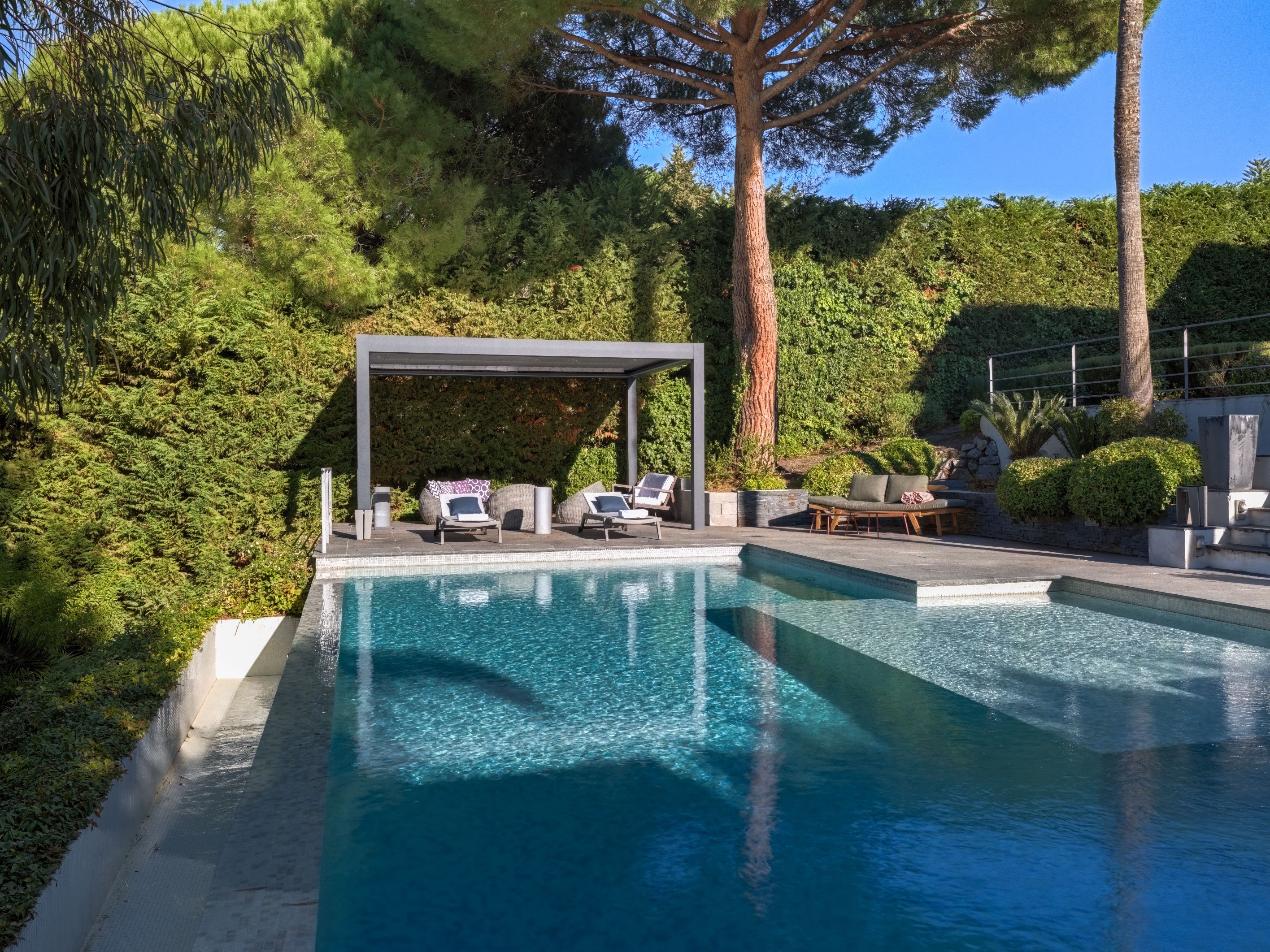  Contemporary villa for sale in Super Cannes 265 m² with pool and partial sea vi… - 物件實景