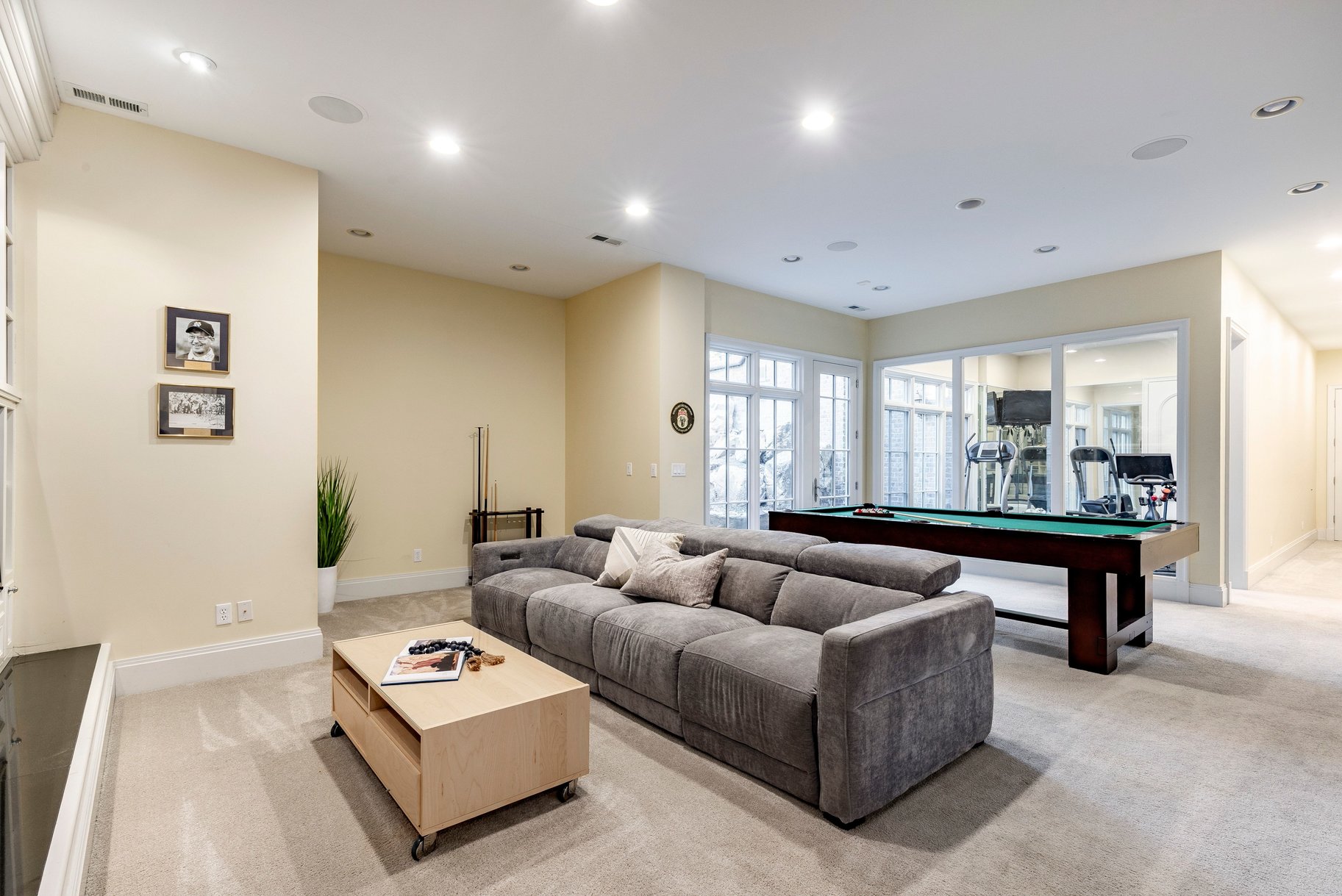  Stunning Custom Build on Millcreek Way - 物件實景