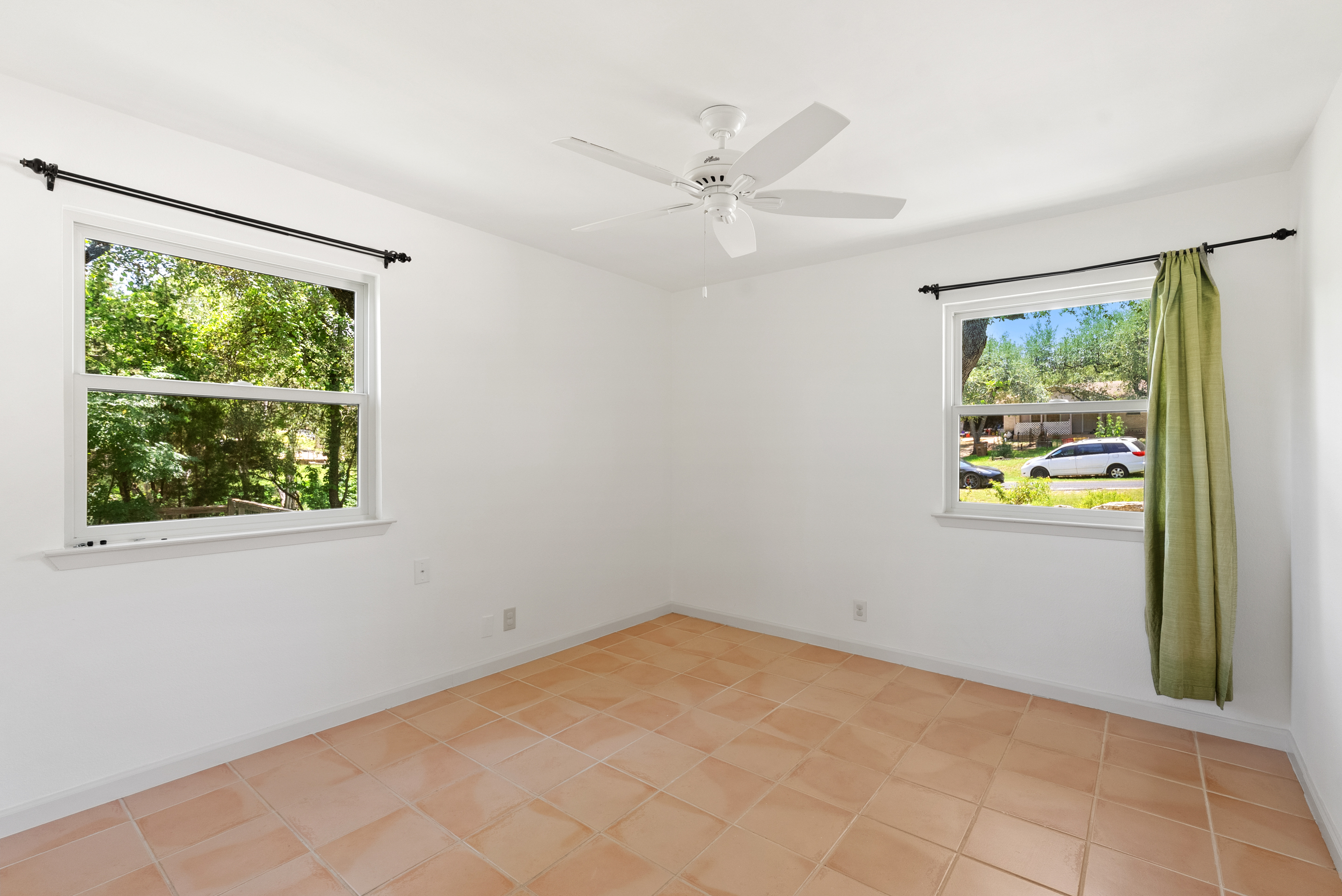  Thoughtfully Updated. Wonderfully Private. Move-In Ready - 物件實景