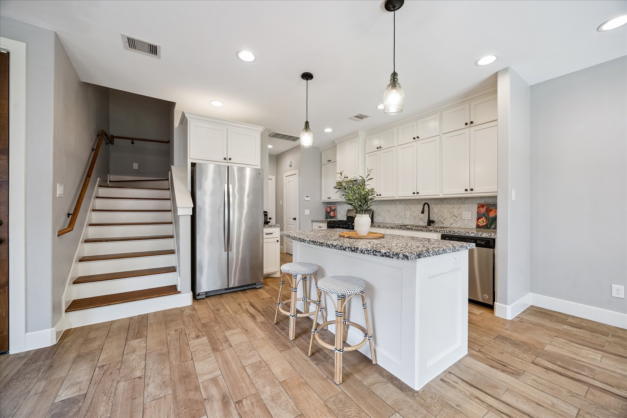  3605 Billingsley Street B - 物件實景