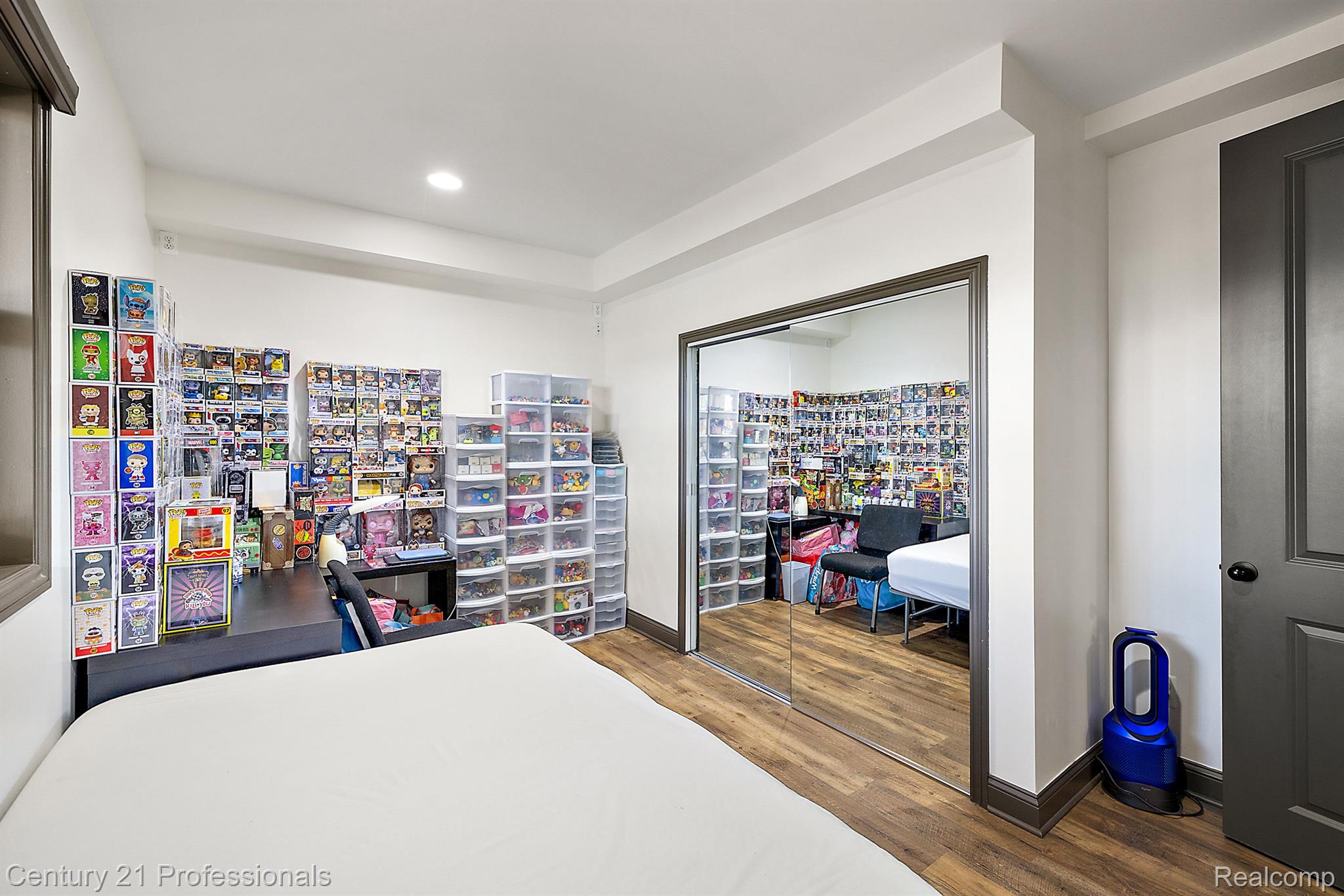 Davisburg, Michigan, 48350, United States, 5 Bedrooms Bedrooms, ,4 BathroomsBathrooms,Residential,For Sale,1978362