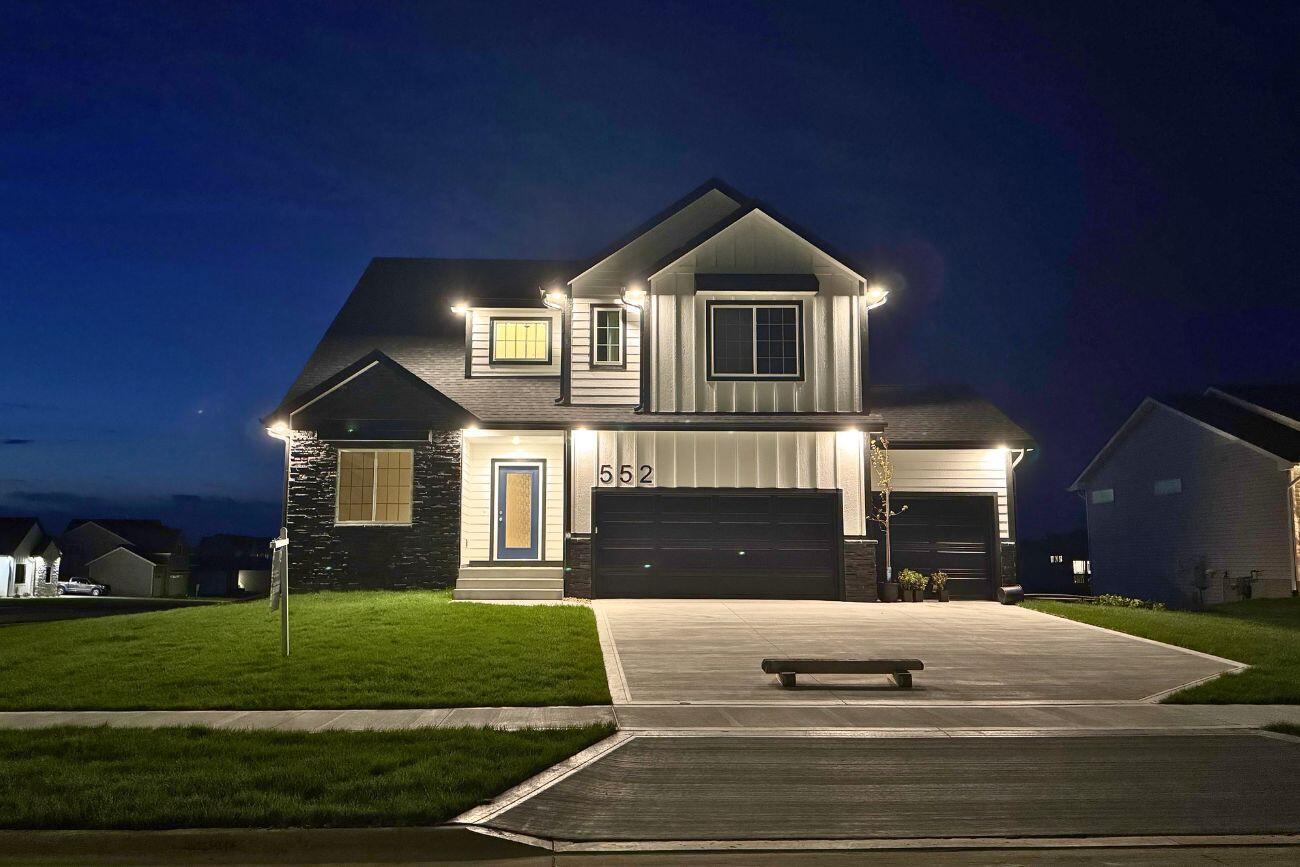Huxley, Iowa, 50124, United States, 4 Bedrooms Bedrooms, ,3 BathroomsBathrooms,Residential,For Sale,2040487