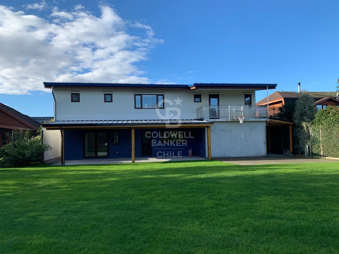 Puerto Varas, Chile, 7 Bedrooms Bedrooms, ,5 BathroomsBathrooms,Residential,For Sale,1990332