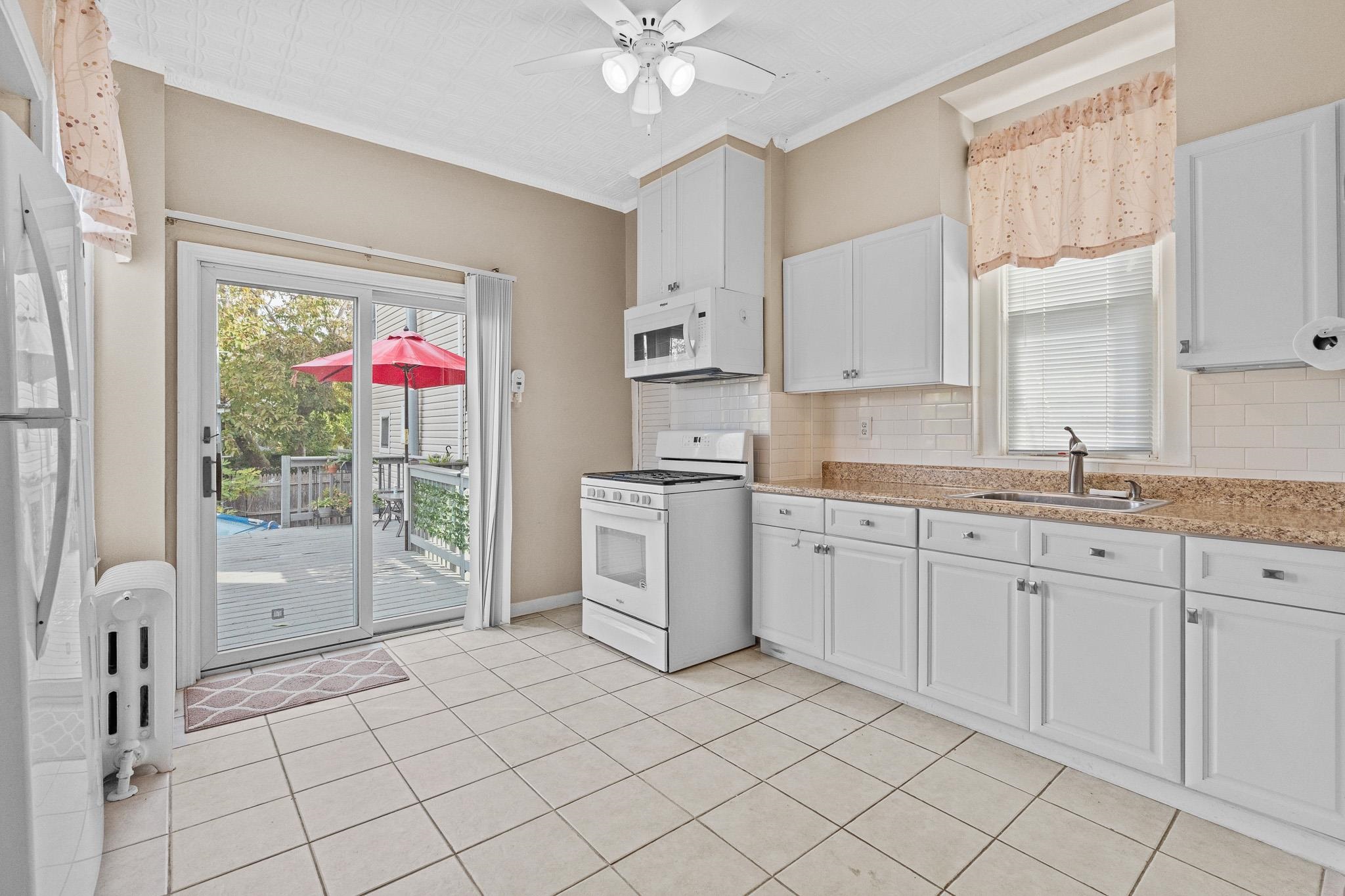 Secaucus, New Jersey, 08094, United States, 3 Bedrooms Bedrooms, ,3 BathroomsBathrooms,Residential,For Sale,1991974