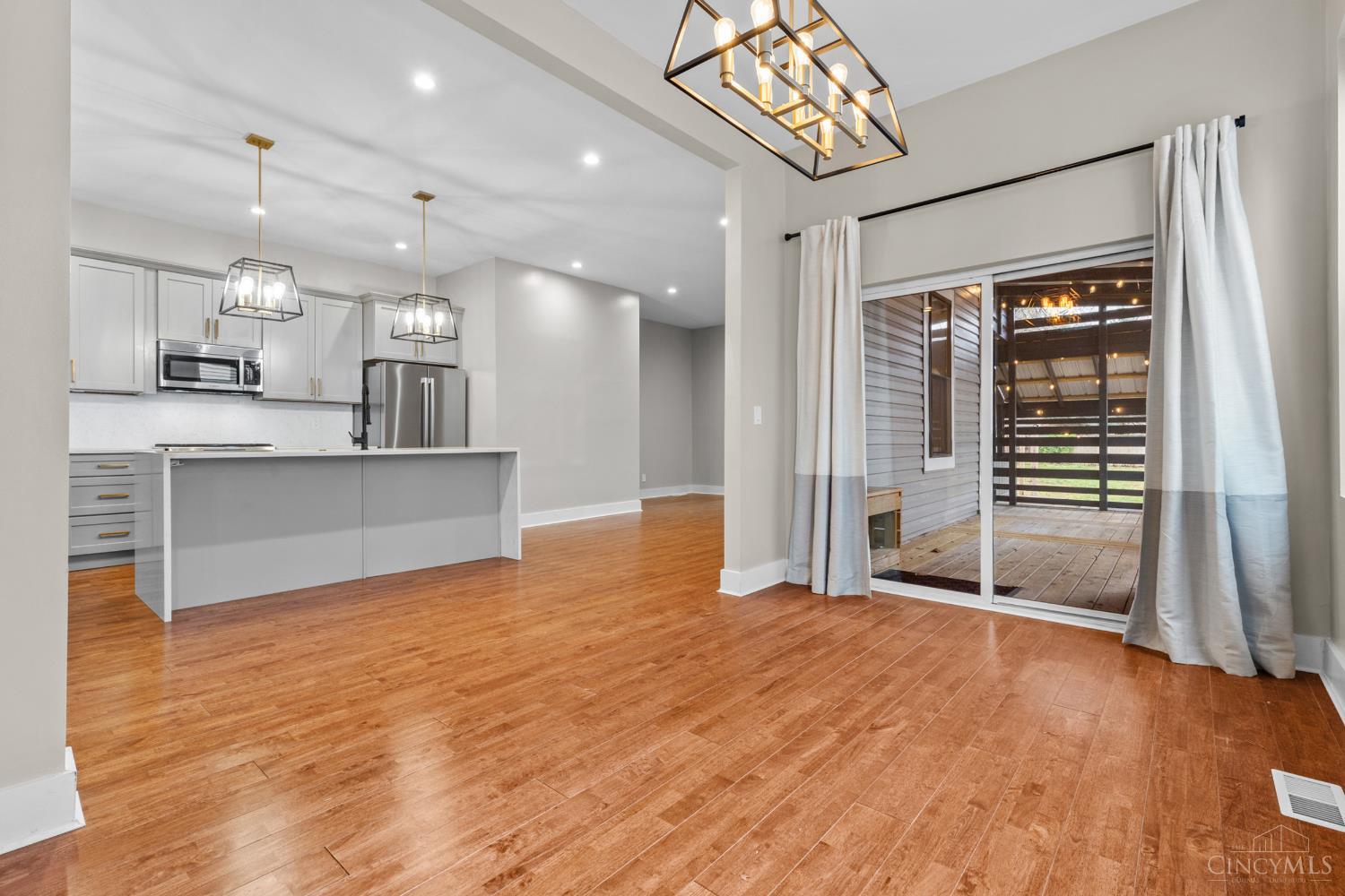 Cincinnati, Ohio, 45206, United States, 3 Bedrooms Bedrooms, ,3 BathroomsBathrooms,Residential,For Sale,1997229