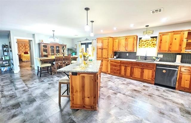 Tahlequah, Oklahoma, 74464, United States, 2 Bedrooms Bedrooms, ,2 BathroomsBathrooms,Residential,For Sale,1977801