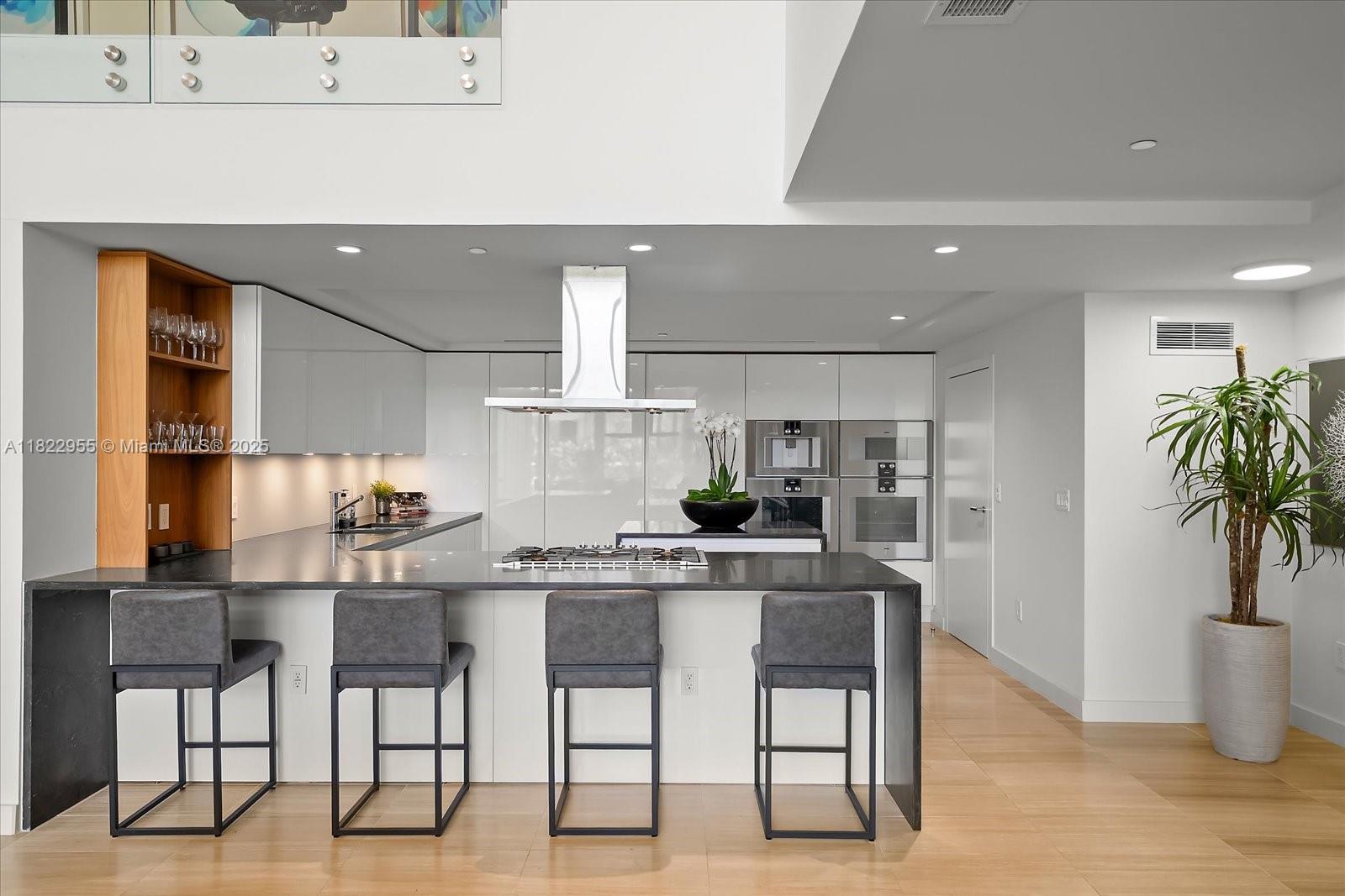 Miami Beach, Florida, 33140, United States, 4 Bedrooms Bedrooms, ,5 BathroomsBathrooms,Residential,For Sale,1949719