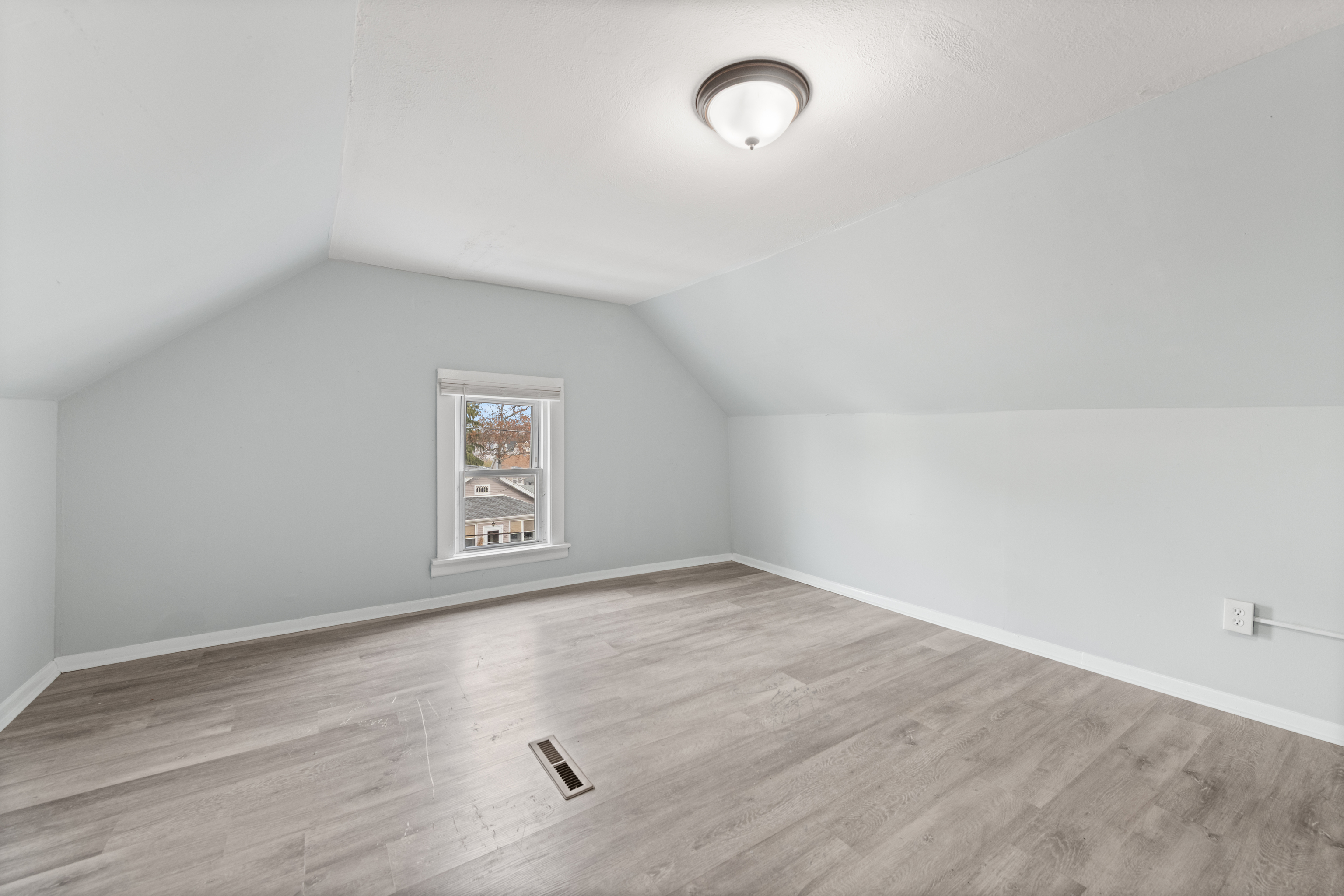 West Haven, Connecticut, 06516, United States, 5 Bedrooms Bedrooms, ,4 BathroomsBathrooms,Residential,For Sale,1991018