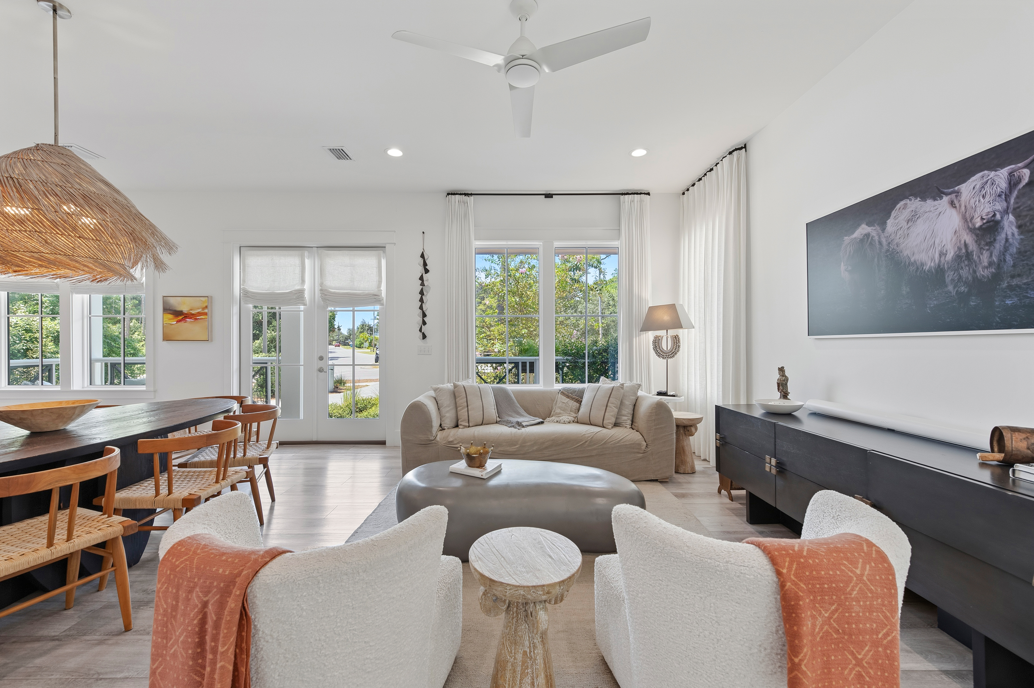  Turnkey Coastal Luxury Across From Eastern Lake And Steps To The Gulf - 物件實景