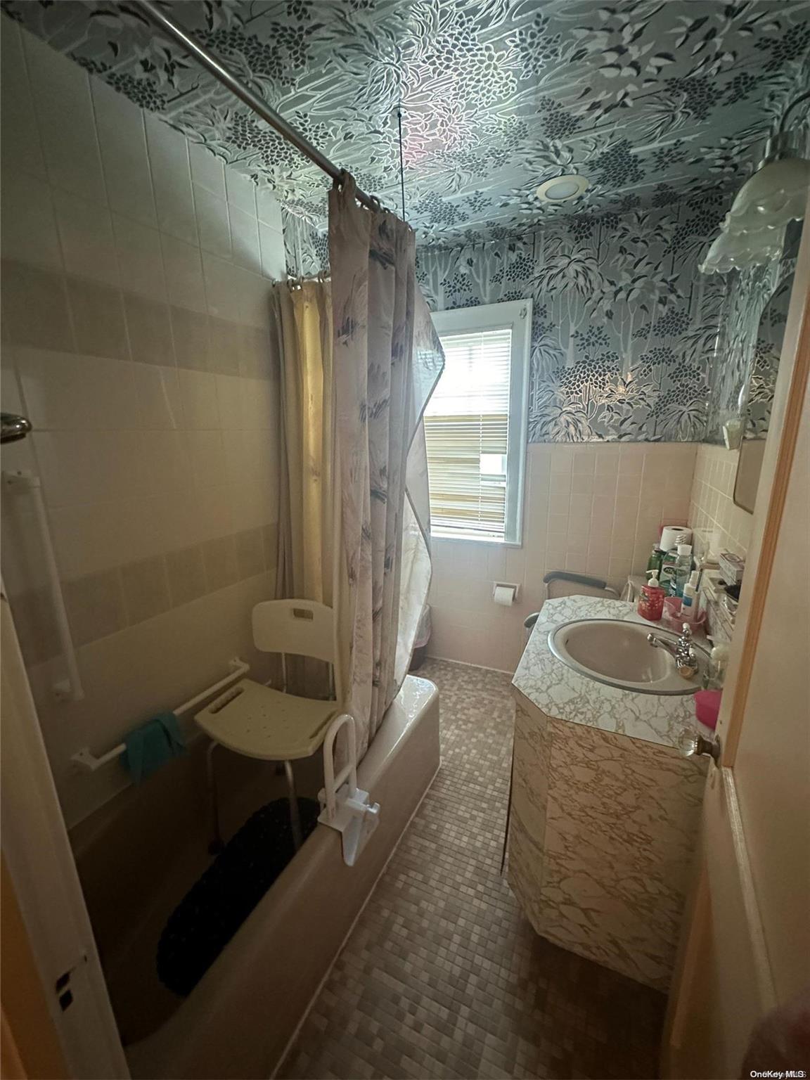 Great Neck, New York, 11024, United States, 3 Bedrooms Bedrooms, ,1 BathroomBathrooms,Residential,For Sale,1813525
