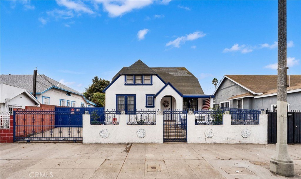Los Angeles, California, 90044, United States, 3 Bedrooms Bedrooms, ,2 BathroomsBathrooms,Residential,For Sale,1931570