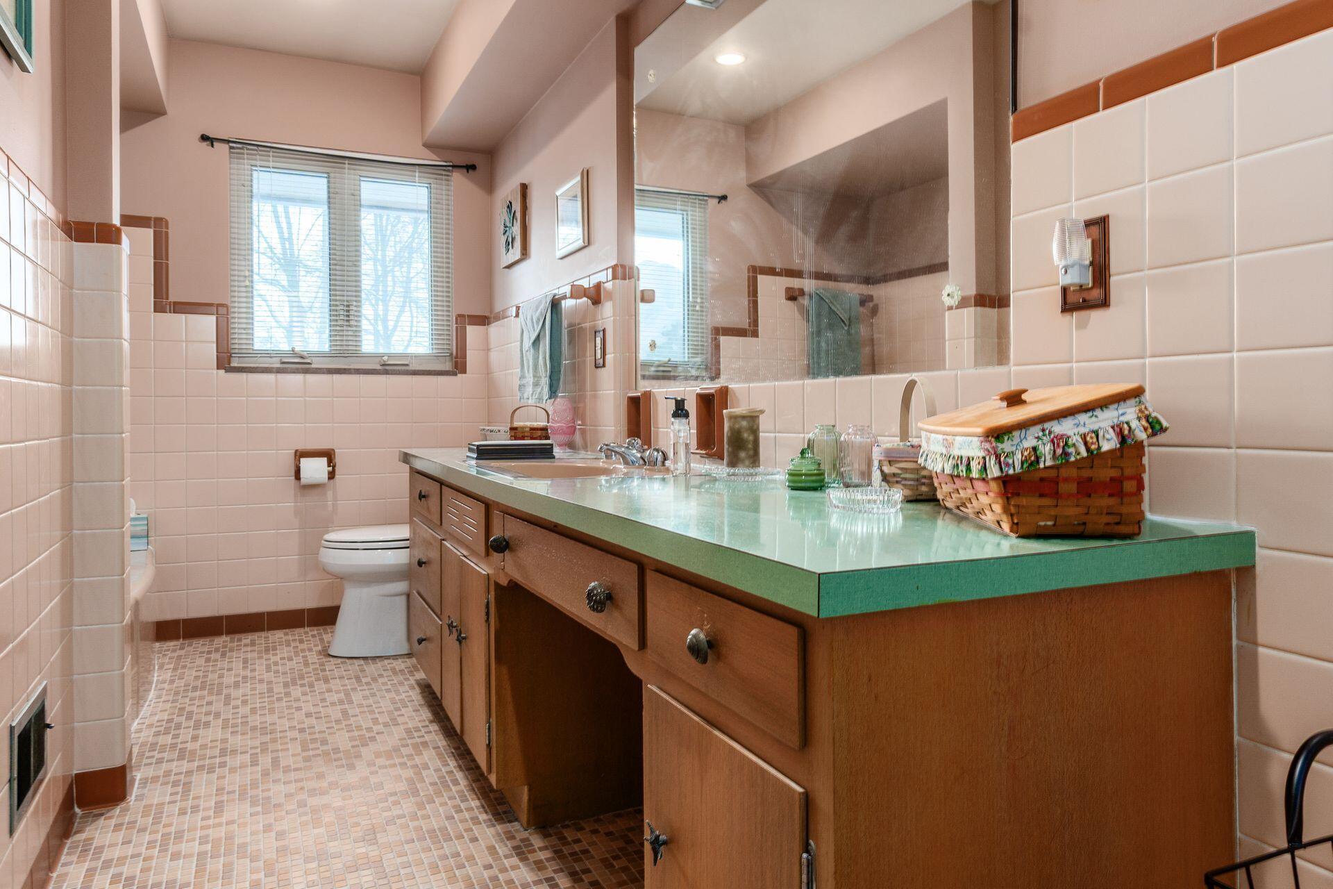 Columbus, Ohio, 43220, United States, 2 Bedrooms Bedrooms, ,3 BathroomsBathrooms,Residential,For Sale,2003078