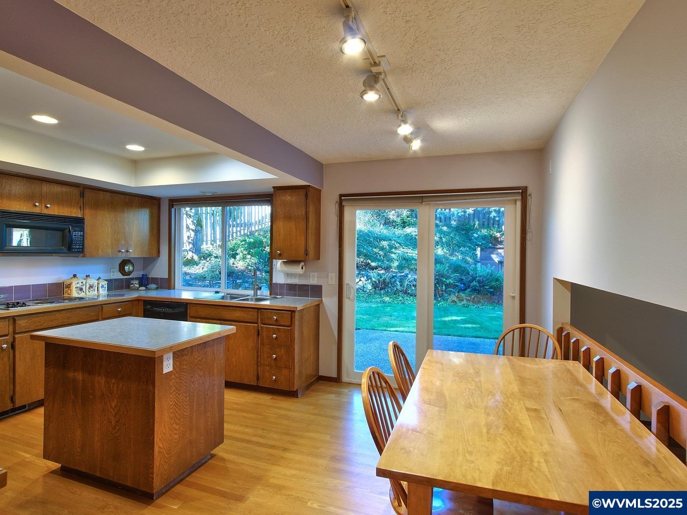 Portland, Oregon, 97229, United States, 4 Bedrooms Bedrooms, ,3 BathroomsBathrooms,Residential,For Sale,1958422