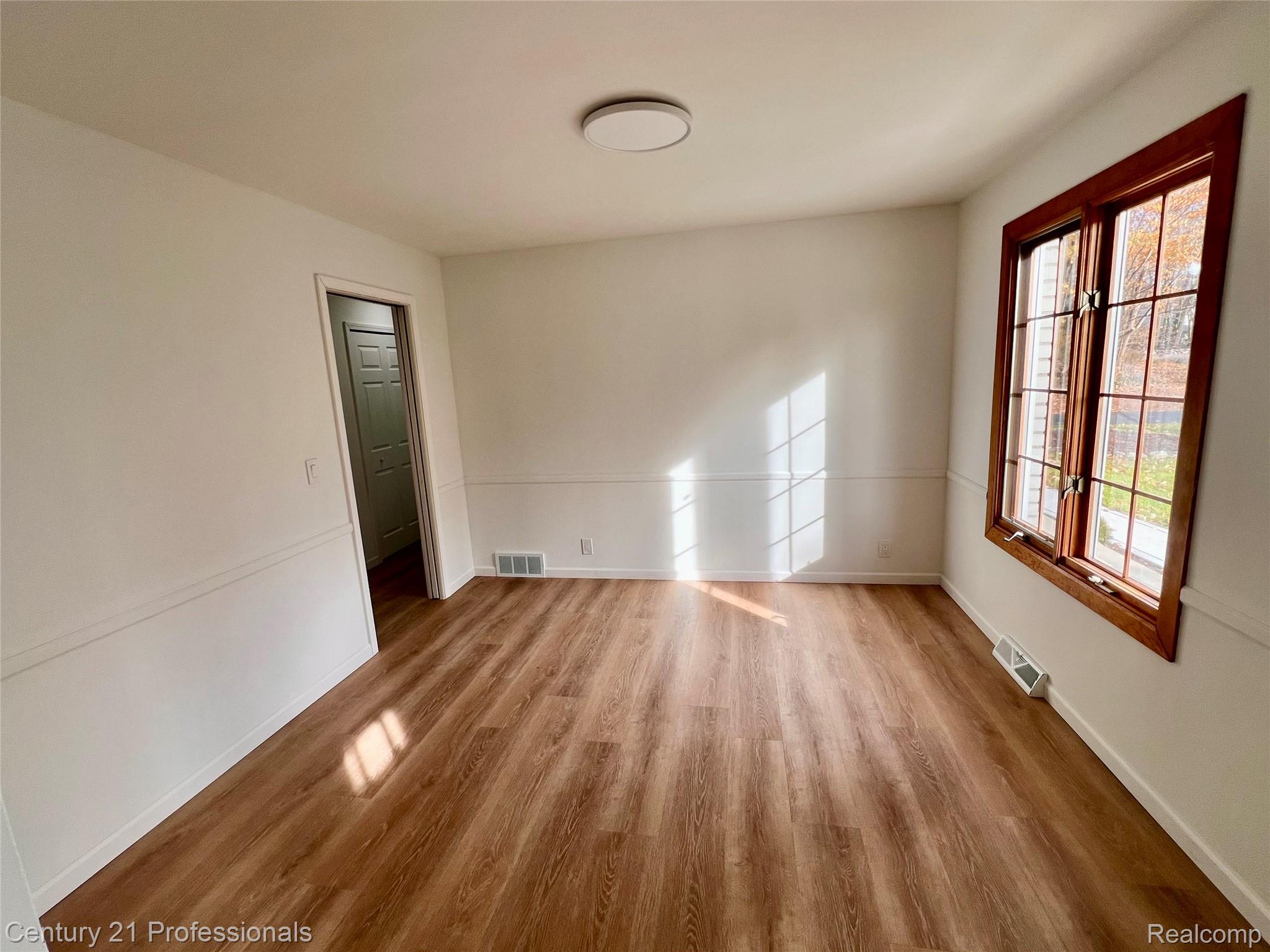 Plymouth, Michigan, 48170, United States, 5 Bedrooms Bedrooms, ,3 BathroomsBathrooms,Residential,For Sale,1982882