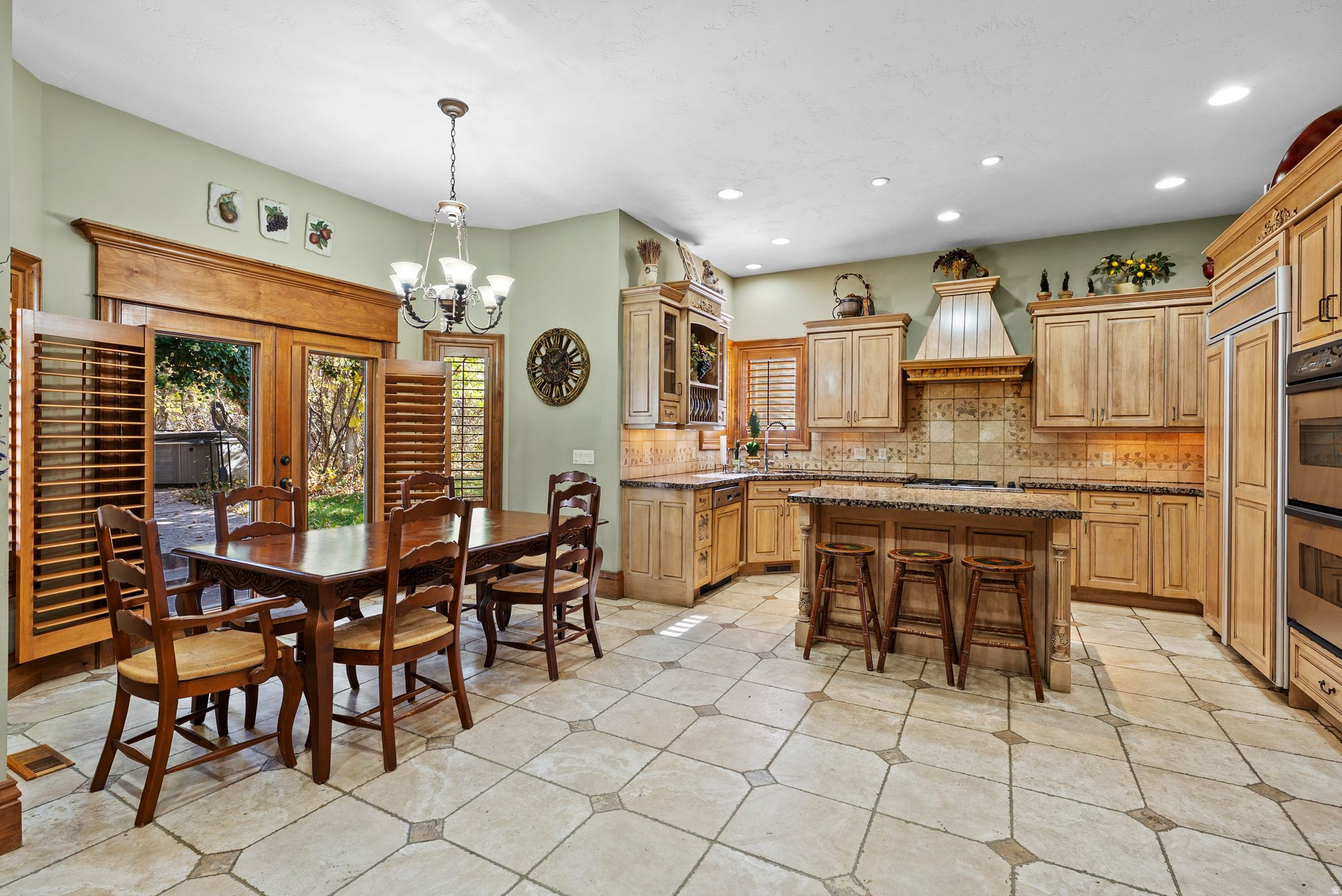 Sandy, Utah, 84092, United States, 6 Bedrooms Bedrooms, ,7 BathroomsBathrooms,Residential,For Sale,1988296