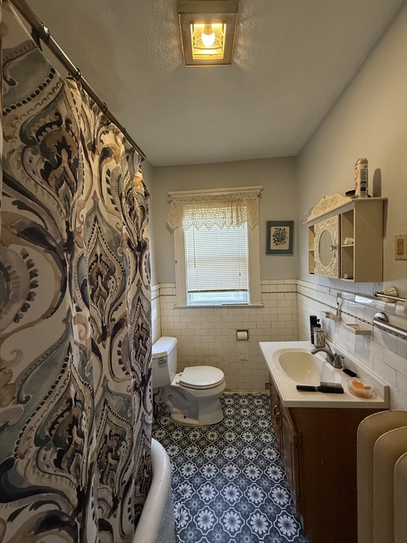 Medford, Massachusetts, 02155, United States, 7 Bedrooms Bedrooms, ,3 BathroomsBathrooms,Residential,For Sale,1922375