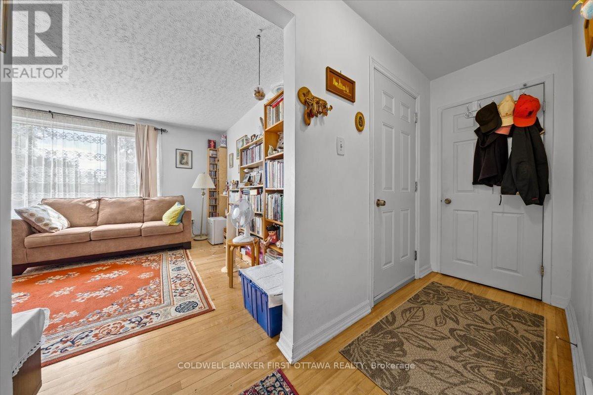 Ottawa, Ontario, K2B 6B9, CA, 7 Bedrooms Bedrooms, ,3 BathroomsBathrooms,Residential,For Sale,1903651