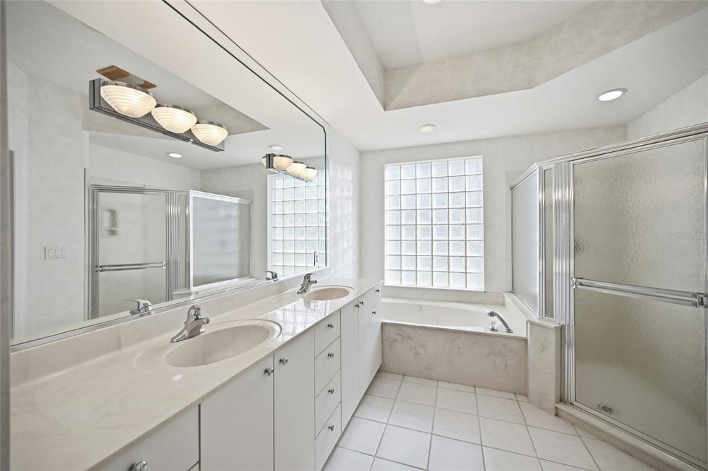 Sarasota, Florida, 34235, United States, 3 Bedrooms Bedrooms, ,2 BathroomsBathrooms,Residential,For Sale,1997253