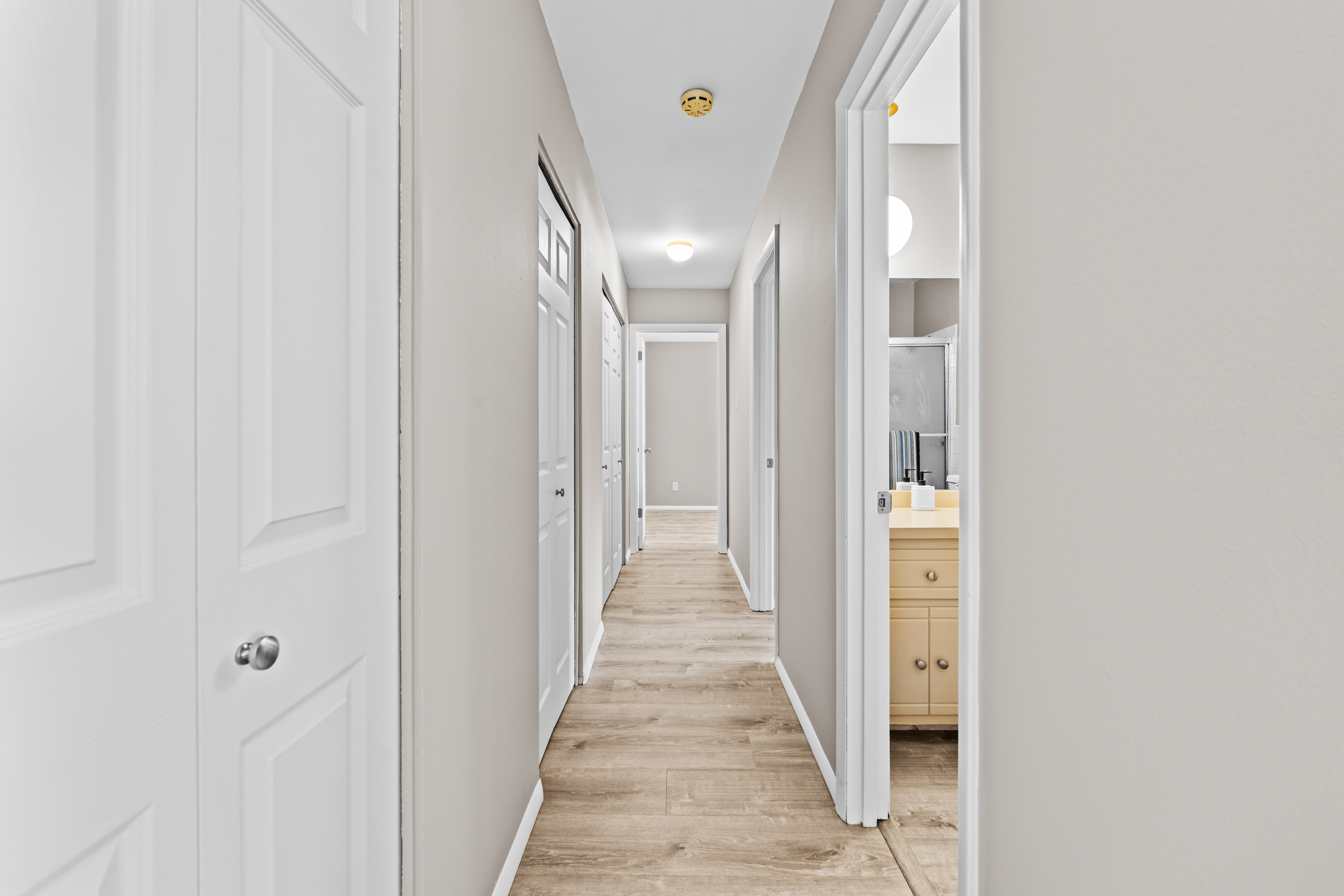  Move-In Ready Ground-Floor Condo in Mehlville School District - 物件實景