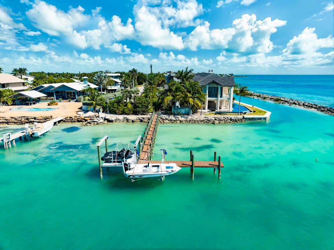 Duck, Florida, 33050, United States, 3 Bedrooms Bedrooms, ,4 BathroomsBathrooms,Residential,For Sale,1970637