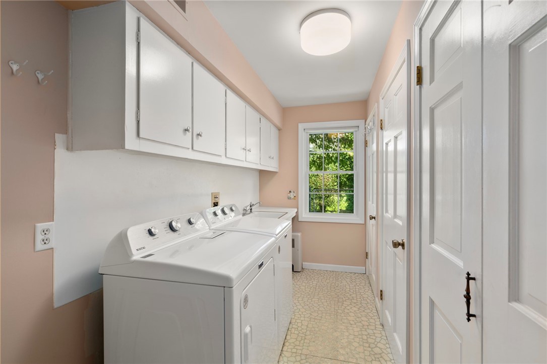 Cranston, Rhode Island, 02920, United States, 4 Bedrooms Bedrooms, ,5 BathroomsBathrooms,Residential,For Sale,1916755