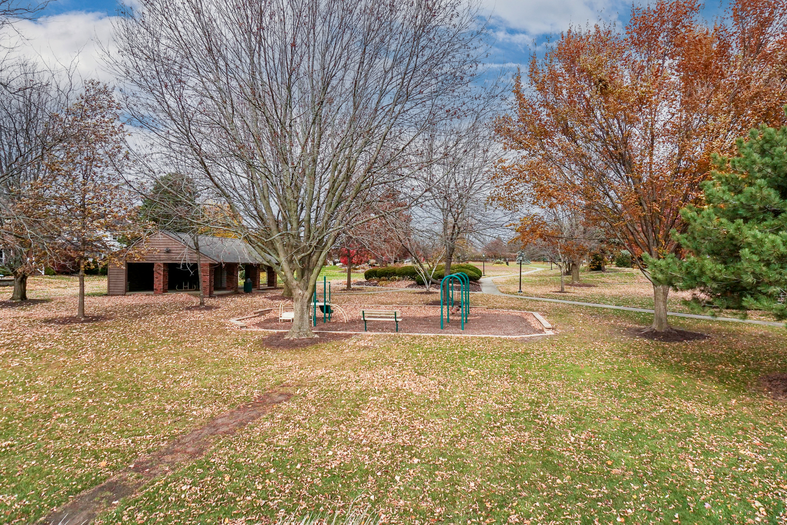 Bloomington, Illinois, 61704, United States, 5 Bedrooms Bedrooms, ,4 BathroomsBathrooms,Residential,For Sale,1991973