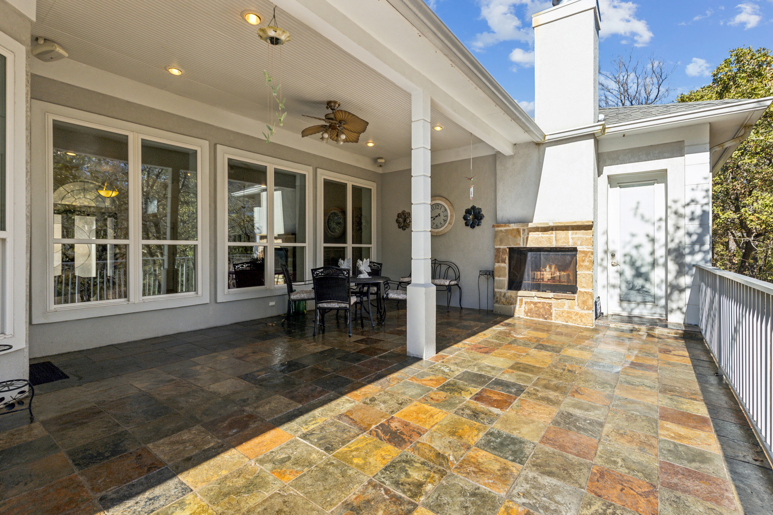  Fort Worth Home with an Expansive Indoor Pool & Entertainment Level - 物件實景