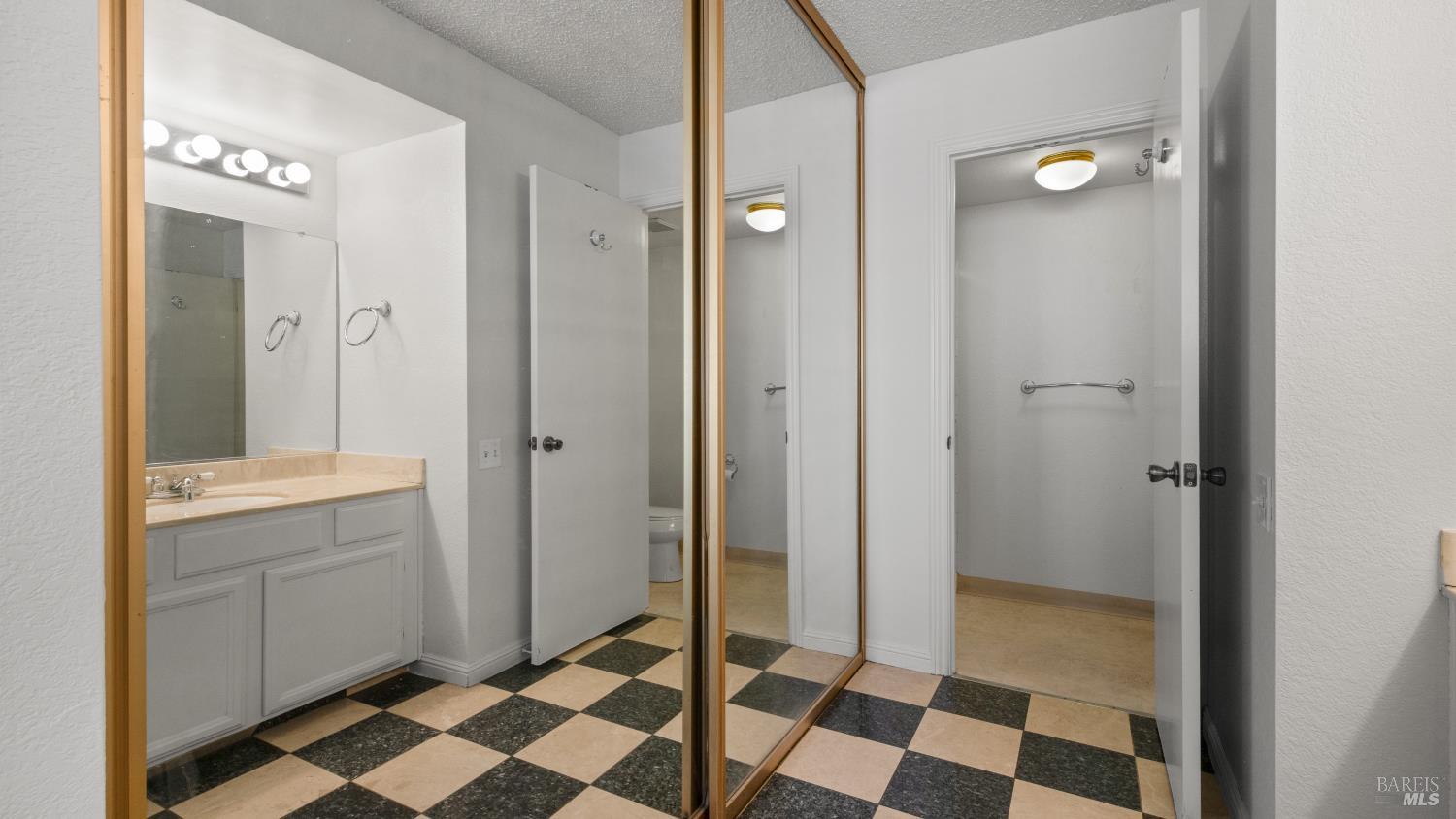 San Jose, California, 95111, United States, 2 Bedrooms Bedrooms, ,2 BathroomsBathrooms,Residential,For Sale,2003428