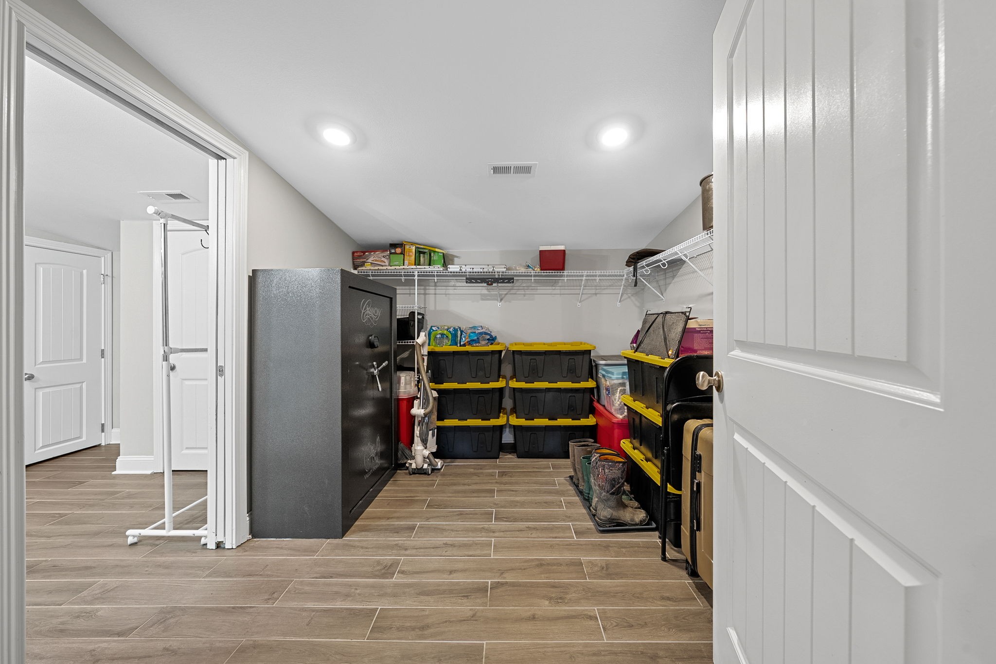 Clarksville, Tennessee, 37040, United States, 4 Bedrooms Bedrooms, ,3 BathroomsBathrooms,Residential,For Sale,1988852