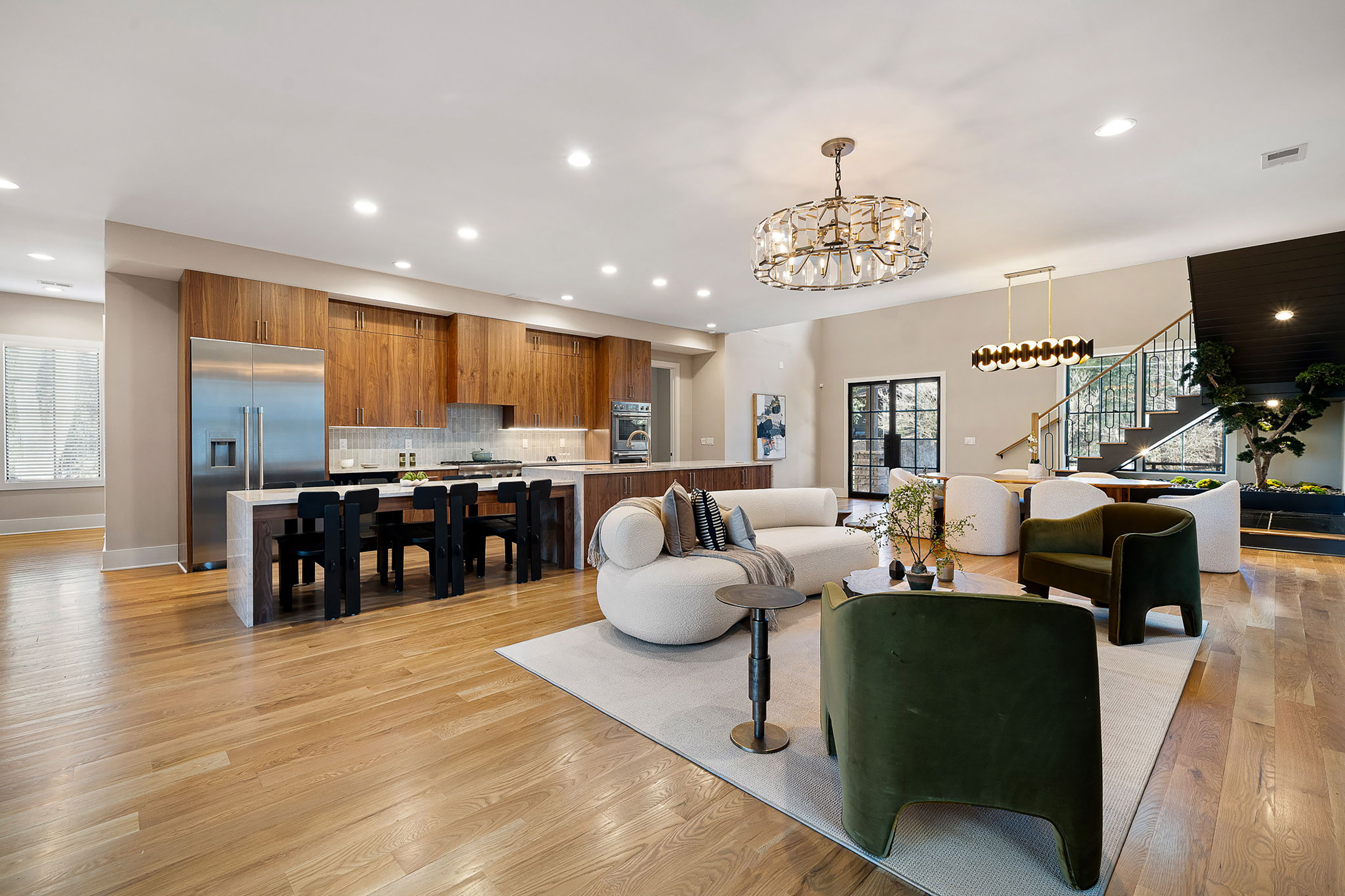  Striking Three Story Custom-built Home Redefines Modern Luxury - 物件實景