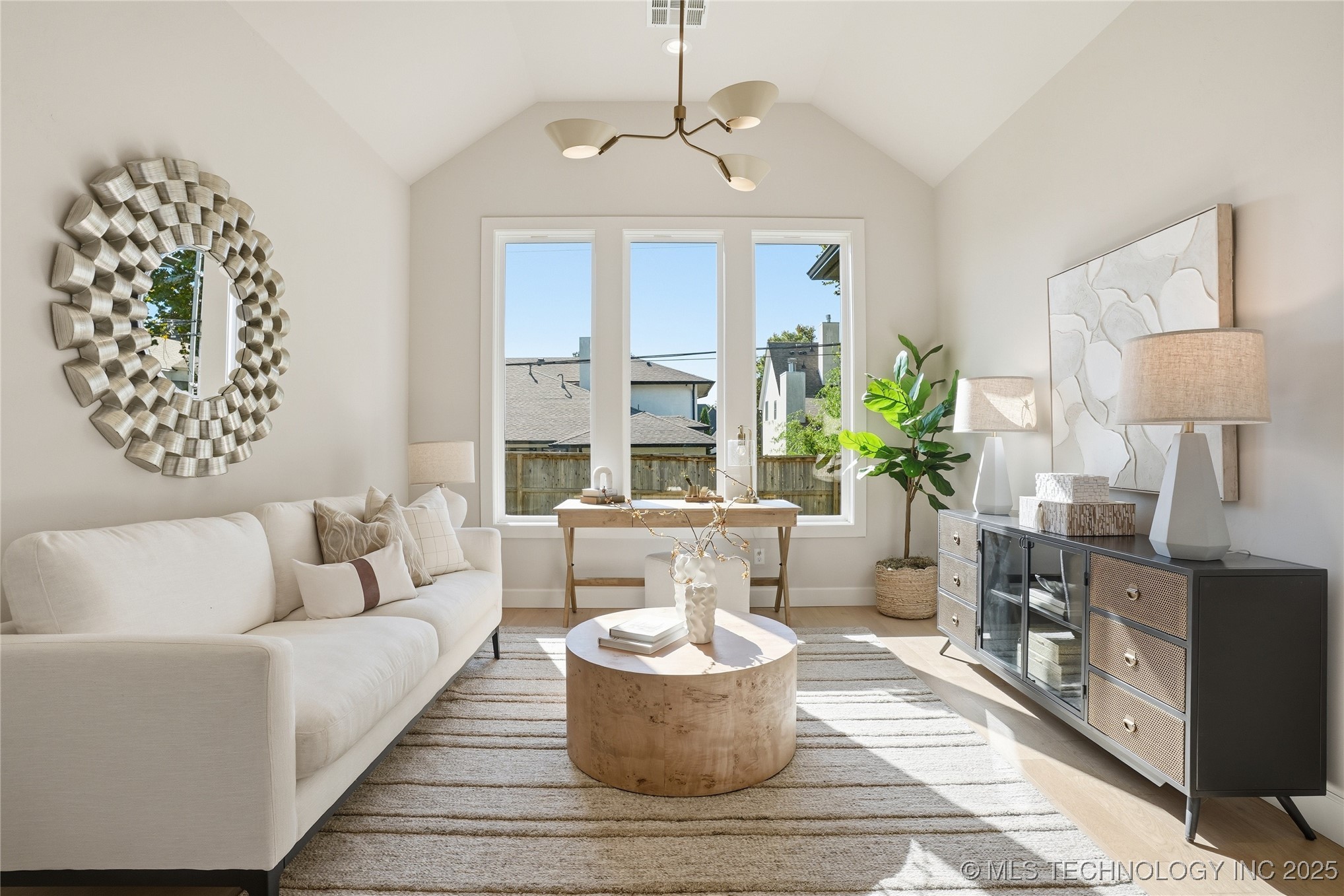 Tulsa, Oklahoma, 74114, United States, 4 Bedrooms Bedrooms, ,5 BathroomsBathrooms,Residential,For Sale,1990982