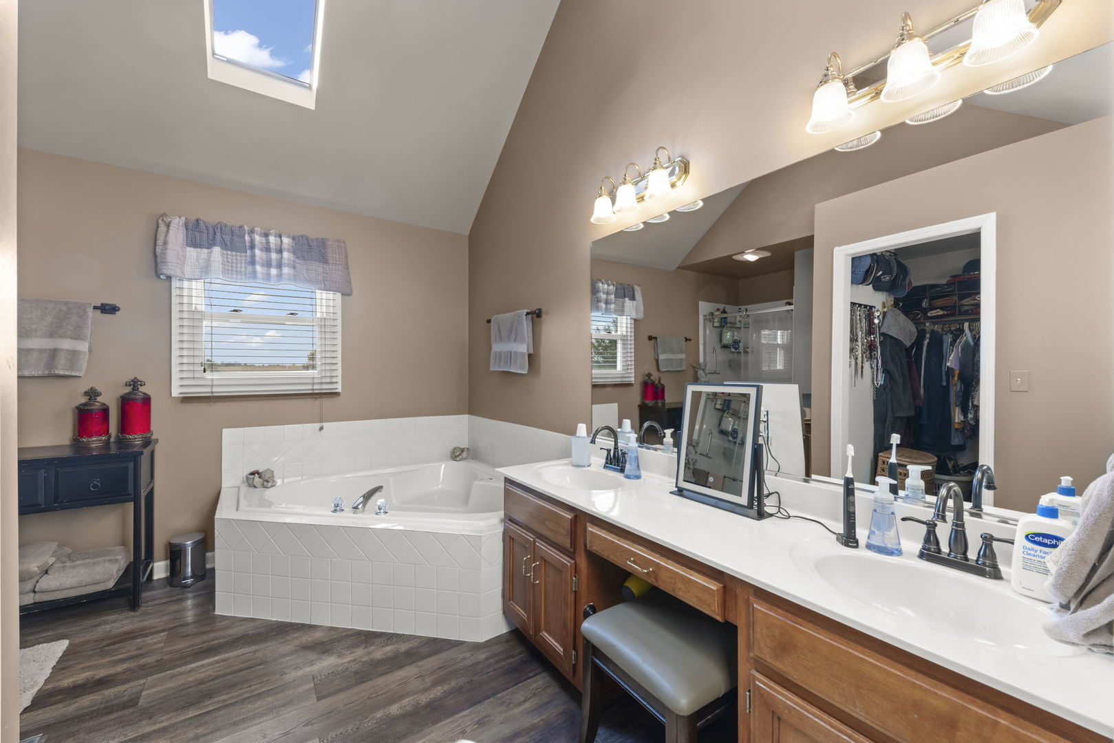 Oswego, Illinois, 60543, United States, 4 Bedrooms Bedrooms, ,3 BathroomsBathrooms,Residential,For Sale,1949228