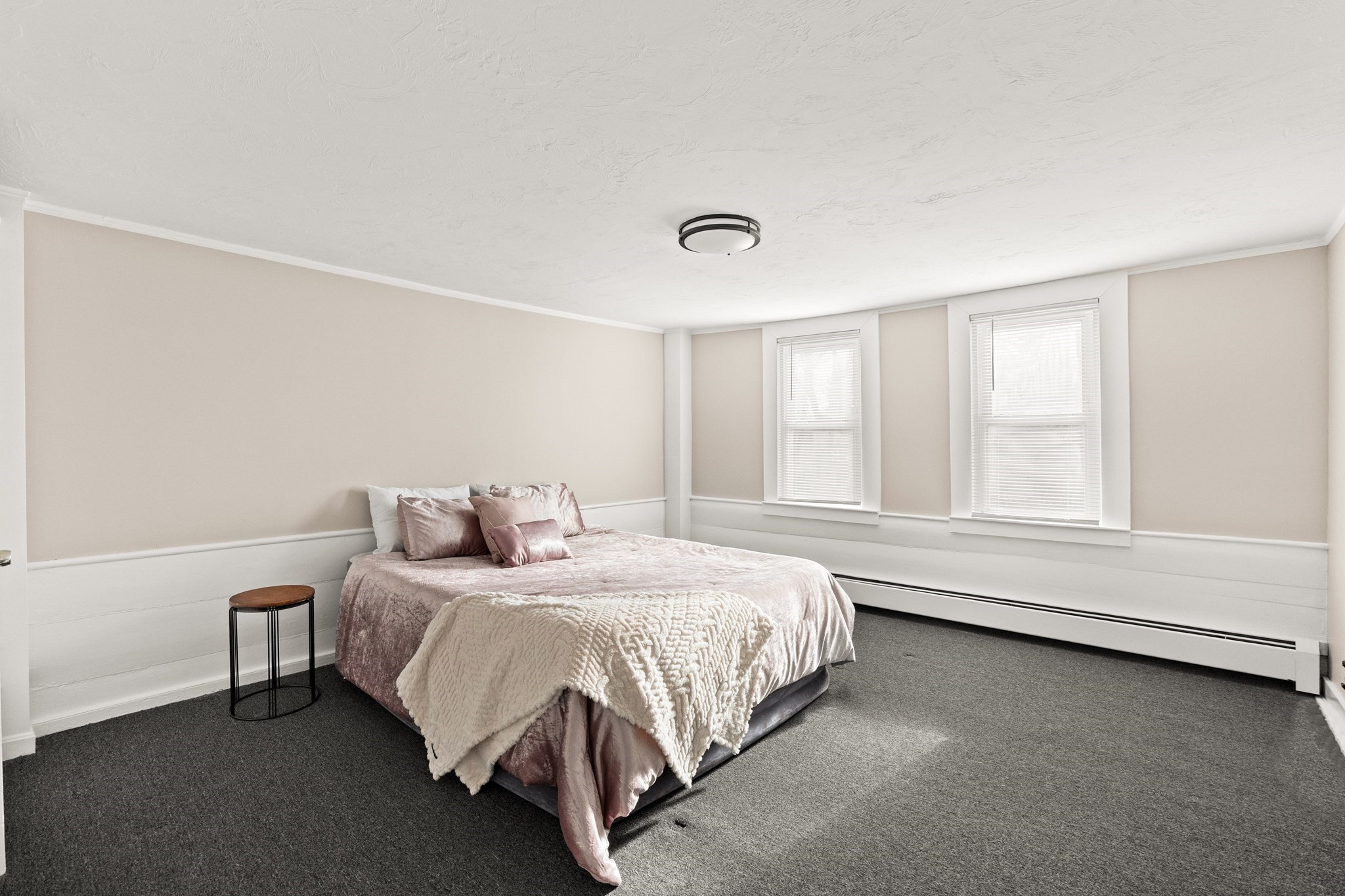 Taunton, Massachusetts, 02780, United States, 4 Bedrooms Bedrooms, ,2 BathroomsBathrooms,Residential,For Sale,2007506