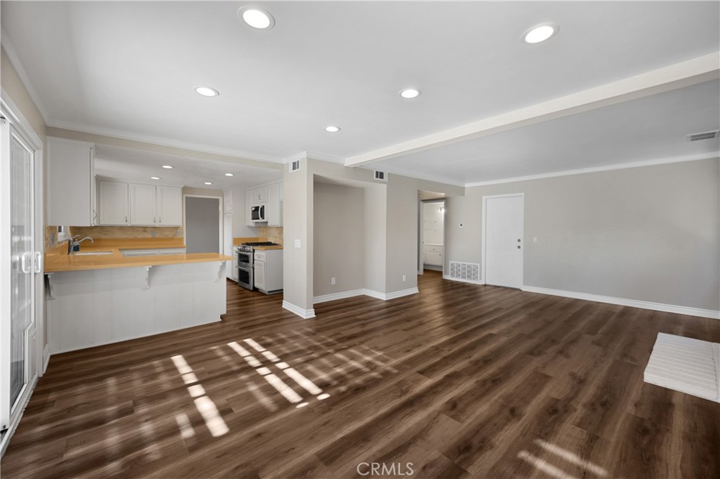 Pomona, California, 91766, United States, 4 Bedrooms Bedrooms, ,2 BathroomsBathrooms,Residential,For Sale,1904268