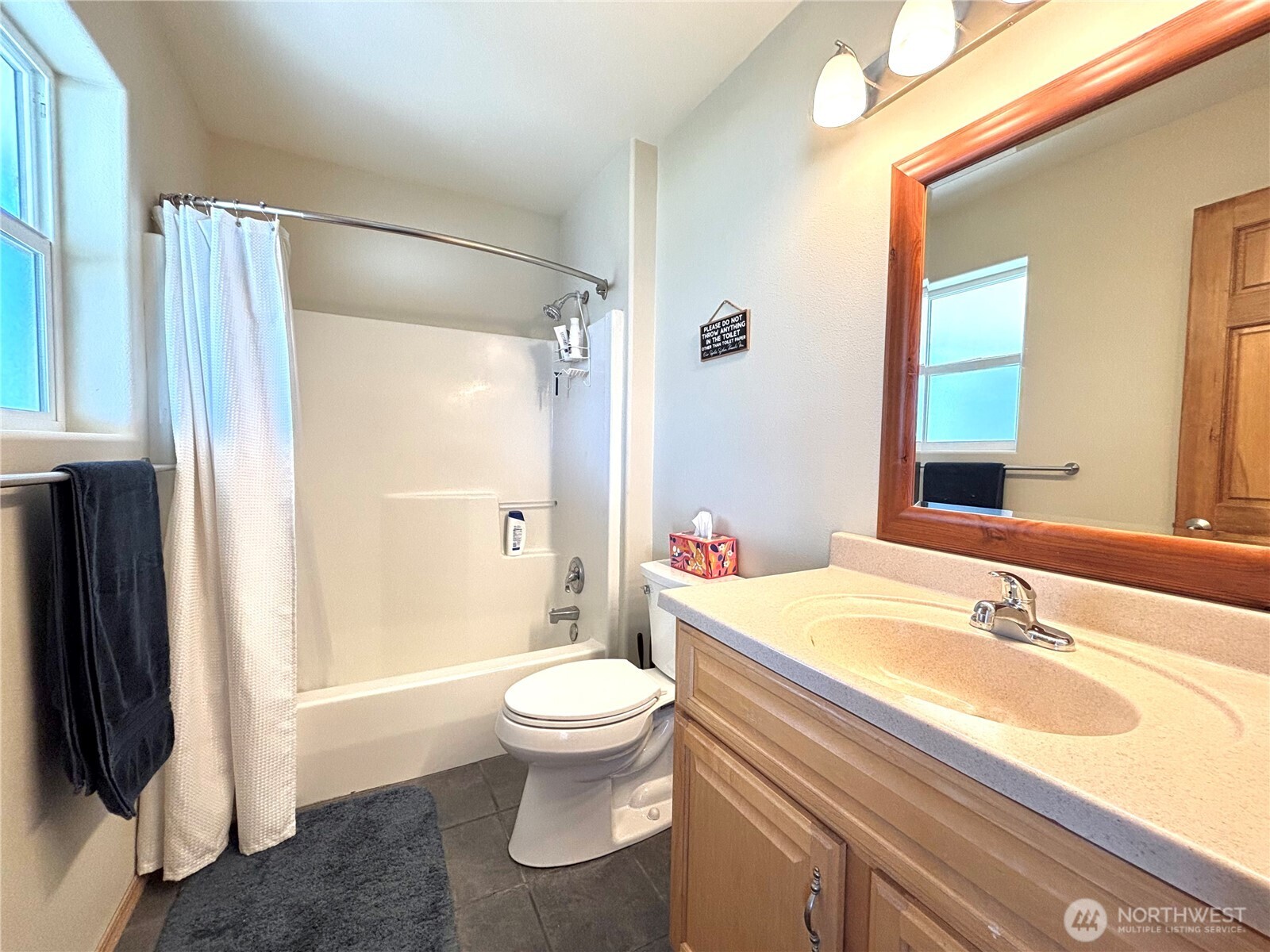 Moses Lake, Washington, 98837, United States, 3 Bedrooms Bedrooms, ,2 BathroomsBathrooms,Residential,For Sale,1876419